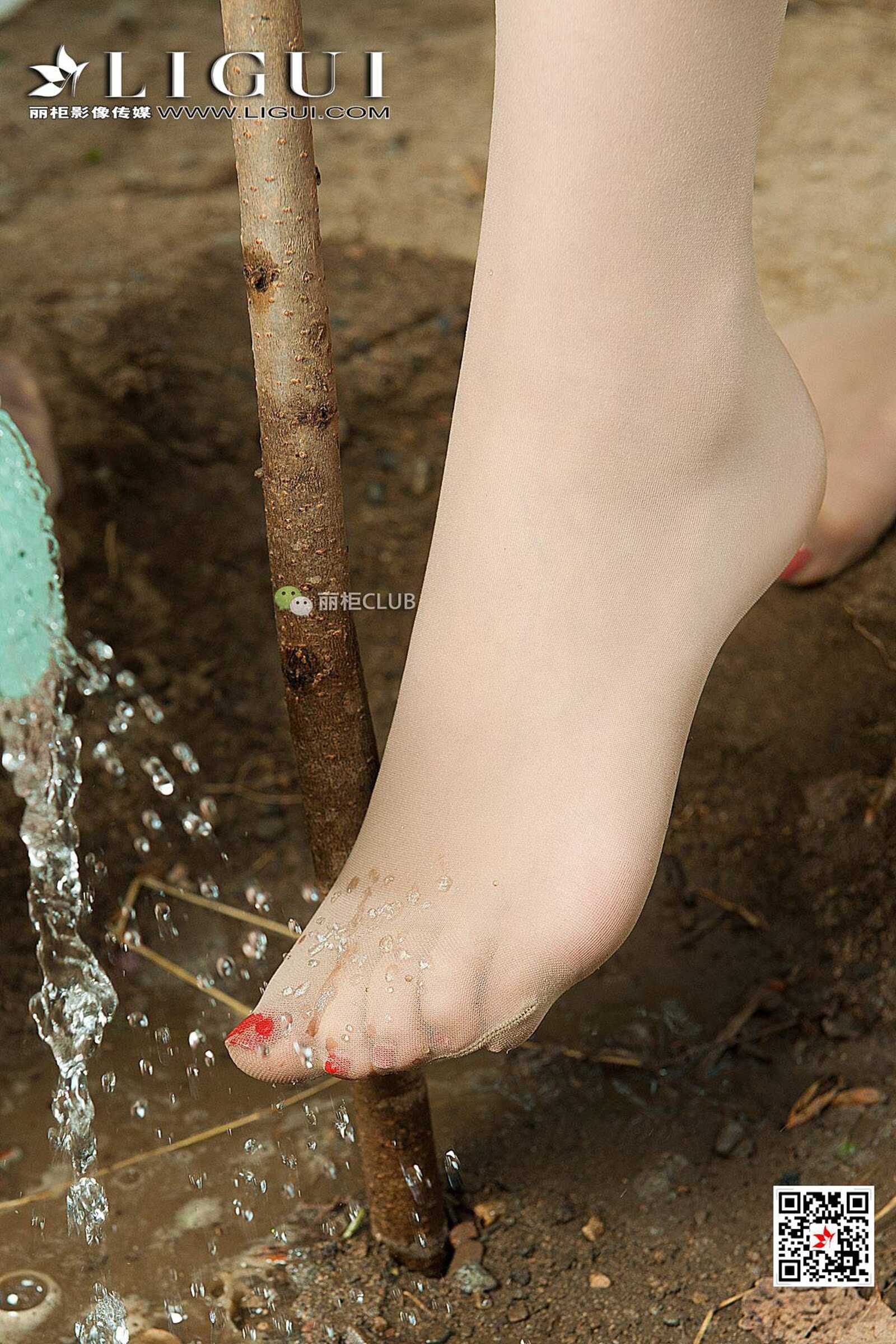 腿模雪糕&amp;amp;筱筱《户外丝足》 [丽柜LIGUI] 美腿丝第6张