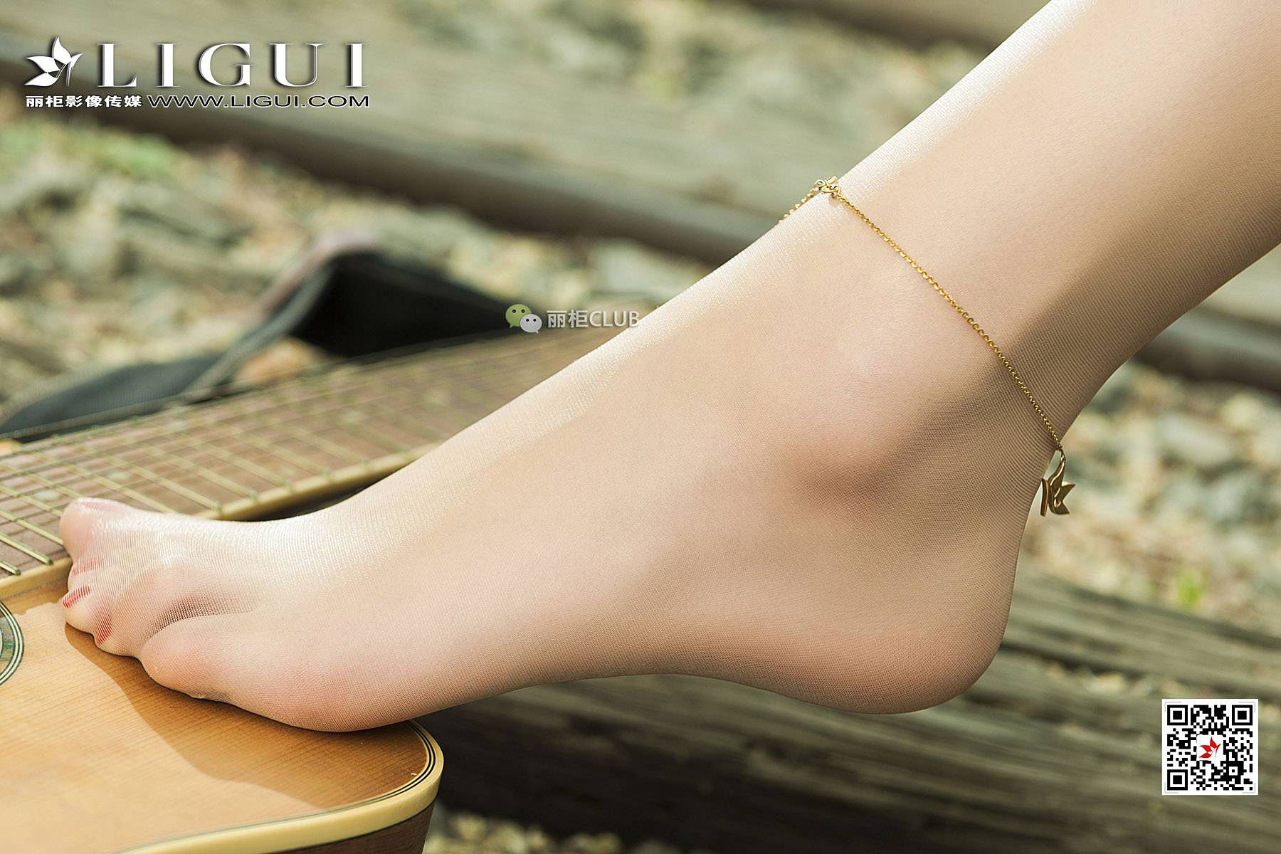腿模小戈《文艺丝足少女》 [丽柜LIGUI] 美腿丝足第14张