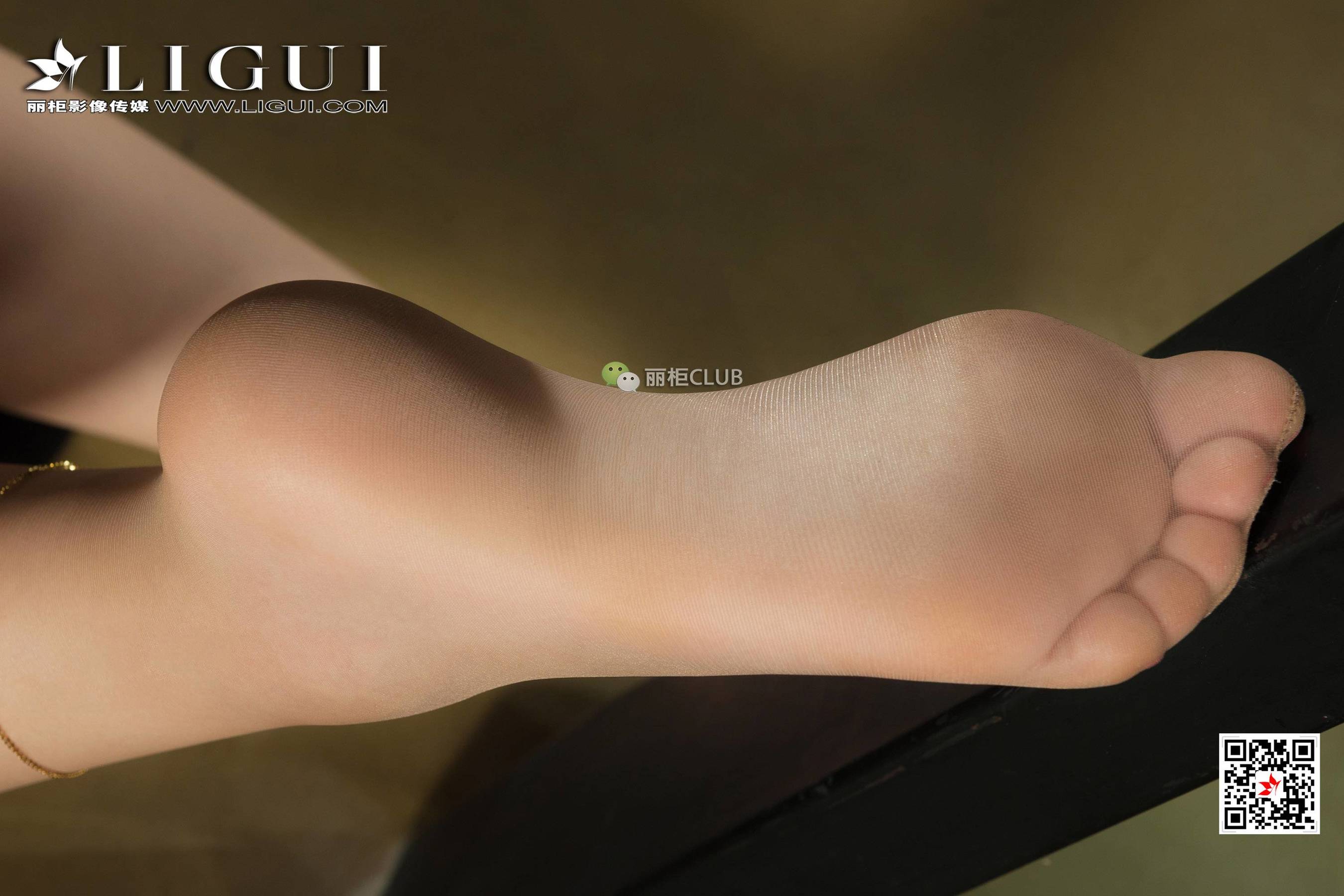 腿模呢喃《空姐丝足》 [丽柜LIGUI] 网络丽人 写真第3张