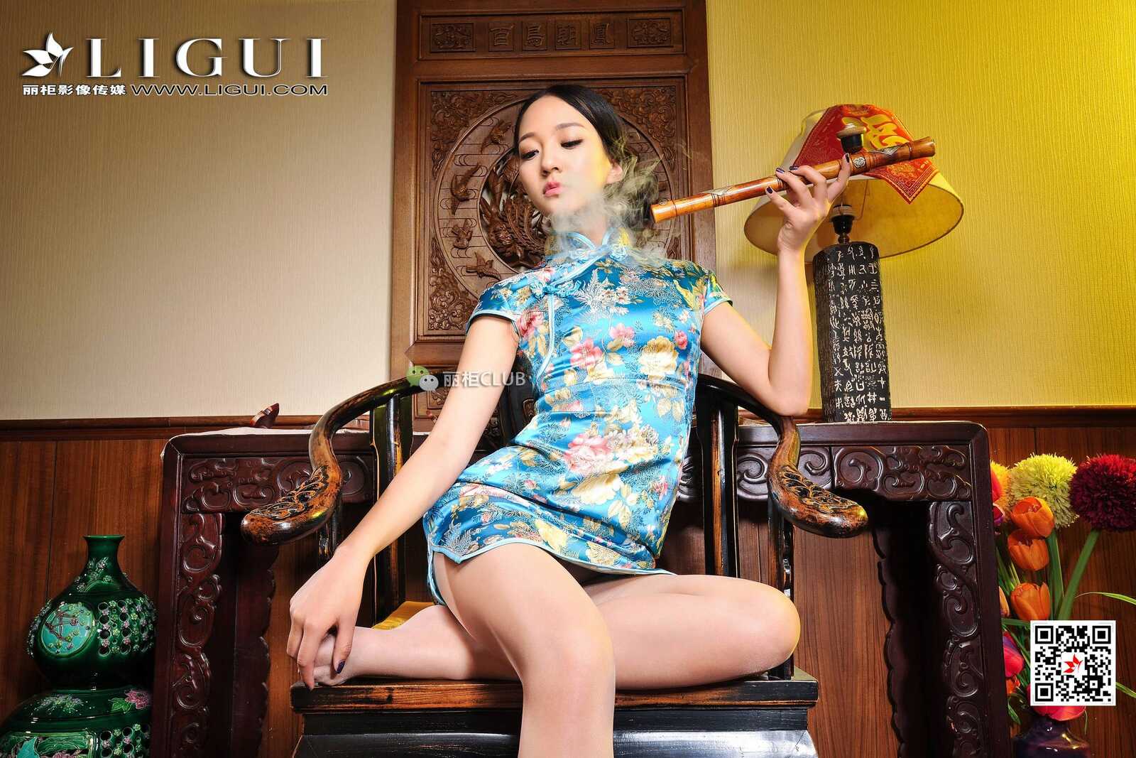 足模Amily《蓝旗袍玉足》 [丽柜Ligui] 美腿丝足写真第12张