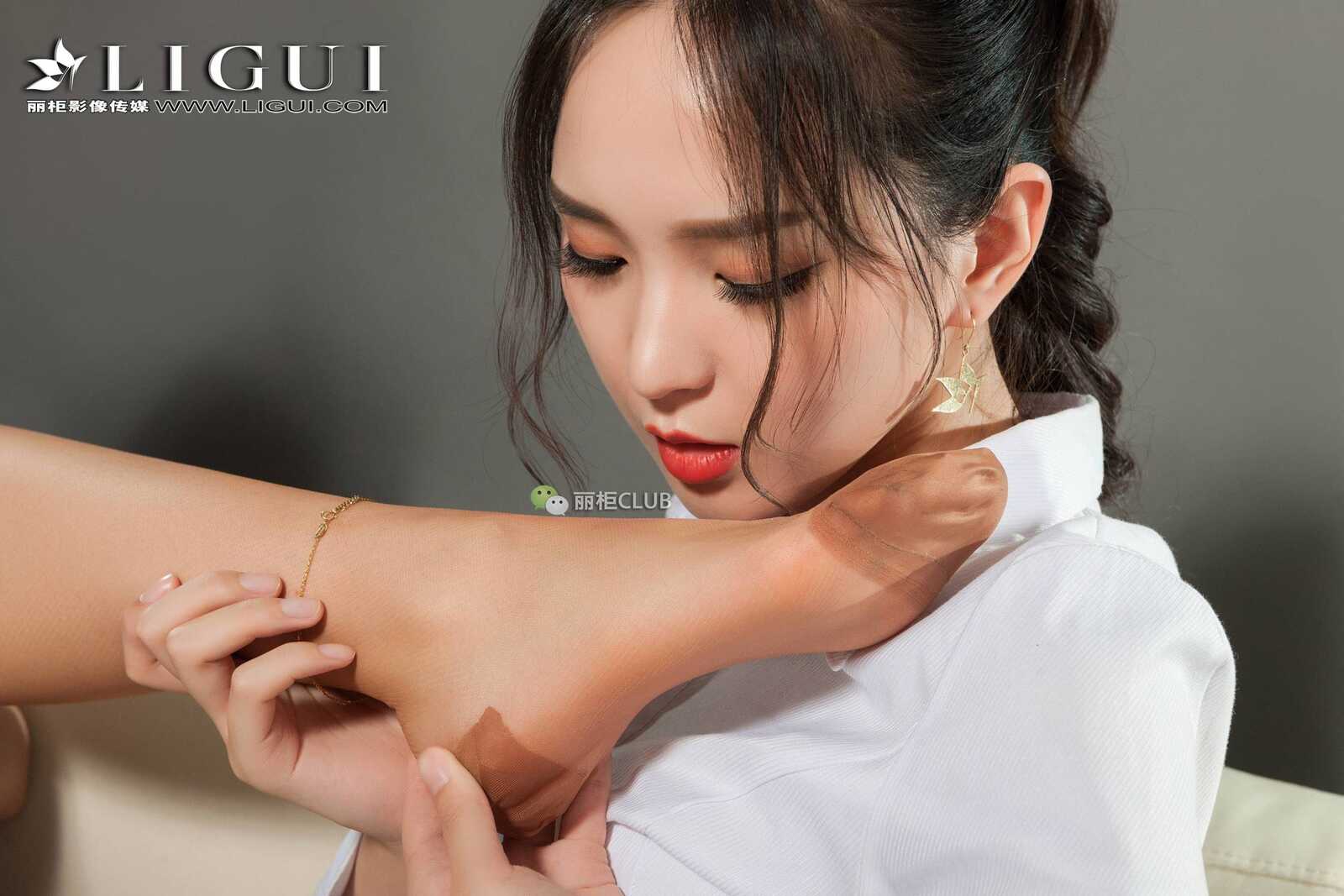 腿模小戈&amp;amp;雪糕《丝足诱惑》 [丽柜Ligui] 美腿丝第10张