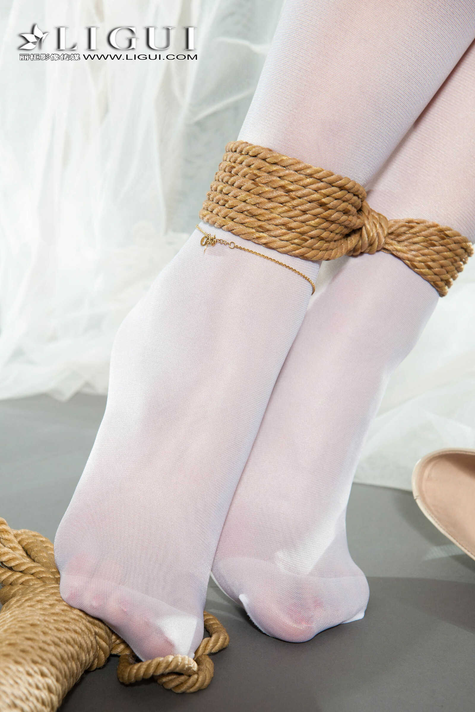 筱筱《蕾丝长裙美束》 [丽柜Ligui] 美腿丝足写真第11张