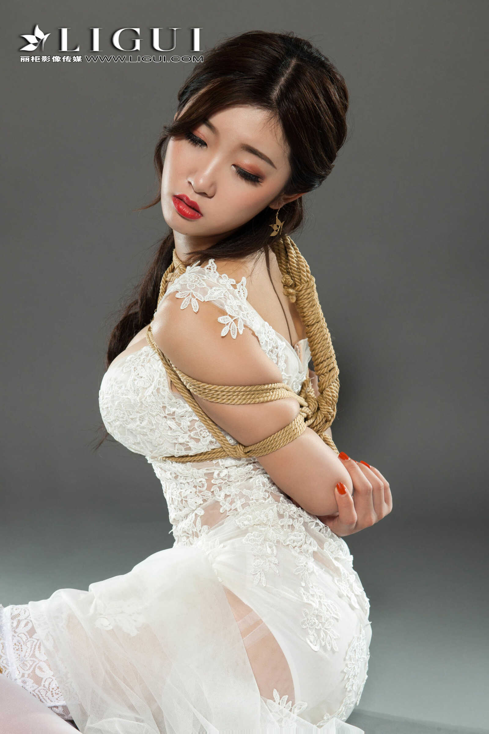 筱筱《蕾丝长裙美束》 [丽柜Ligui] 美腿丝足写真第6张