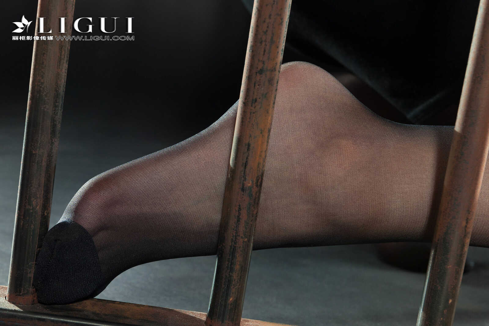 足模小戈《黑丝镣铐女警》 [丽柜Ligui] 写真集第8张