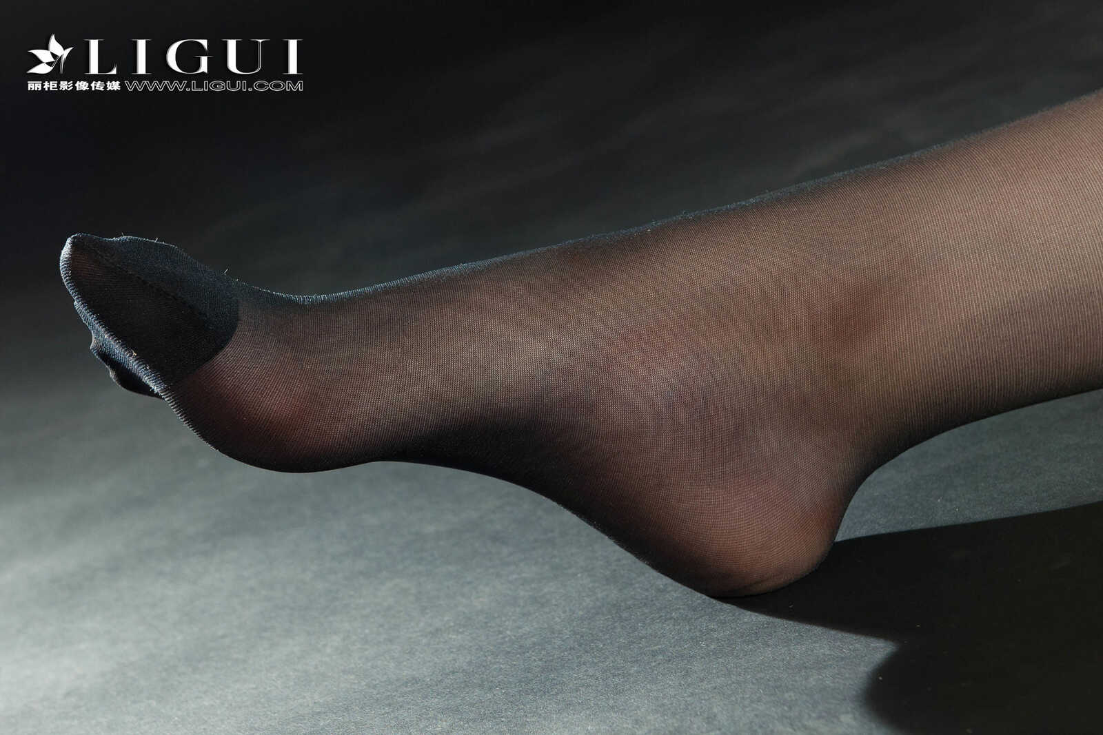 足模小戈《黑丝镣铐女警》 [丽柜Ligui] 写真集第5张