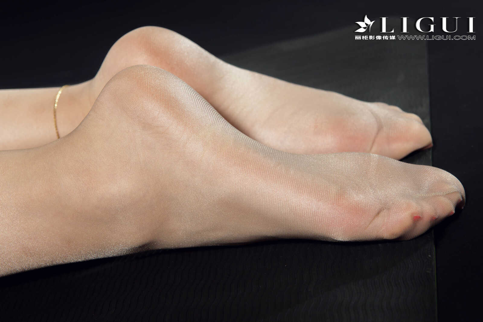 腿模雪糕《运动妹子丝足》 [丽柜Ligui] 写真集第5张