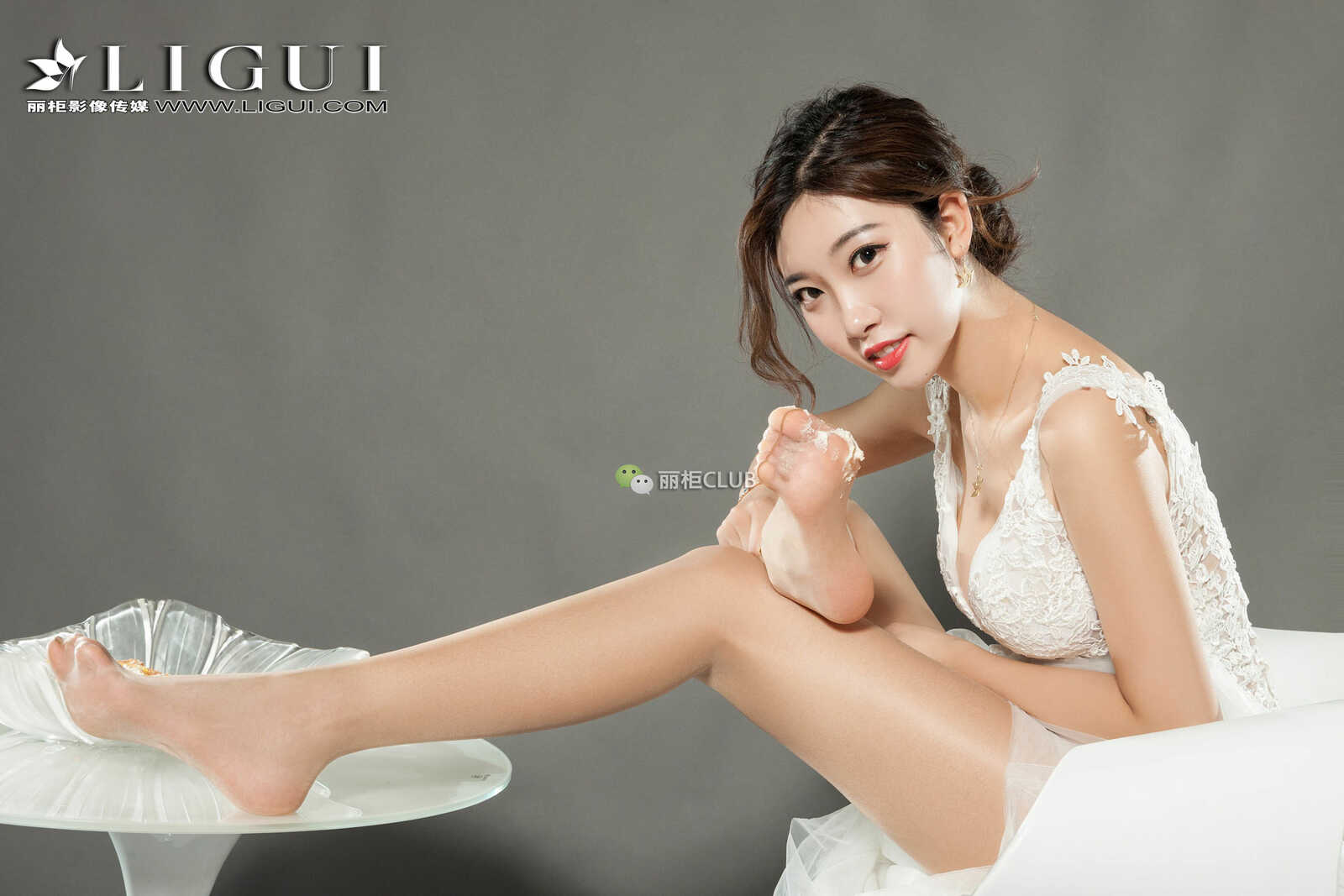 腿模筱筱《披萨丝足》 [丽柜Ligui] 写真集第3张