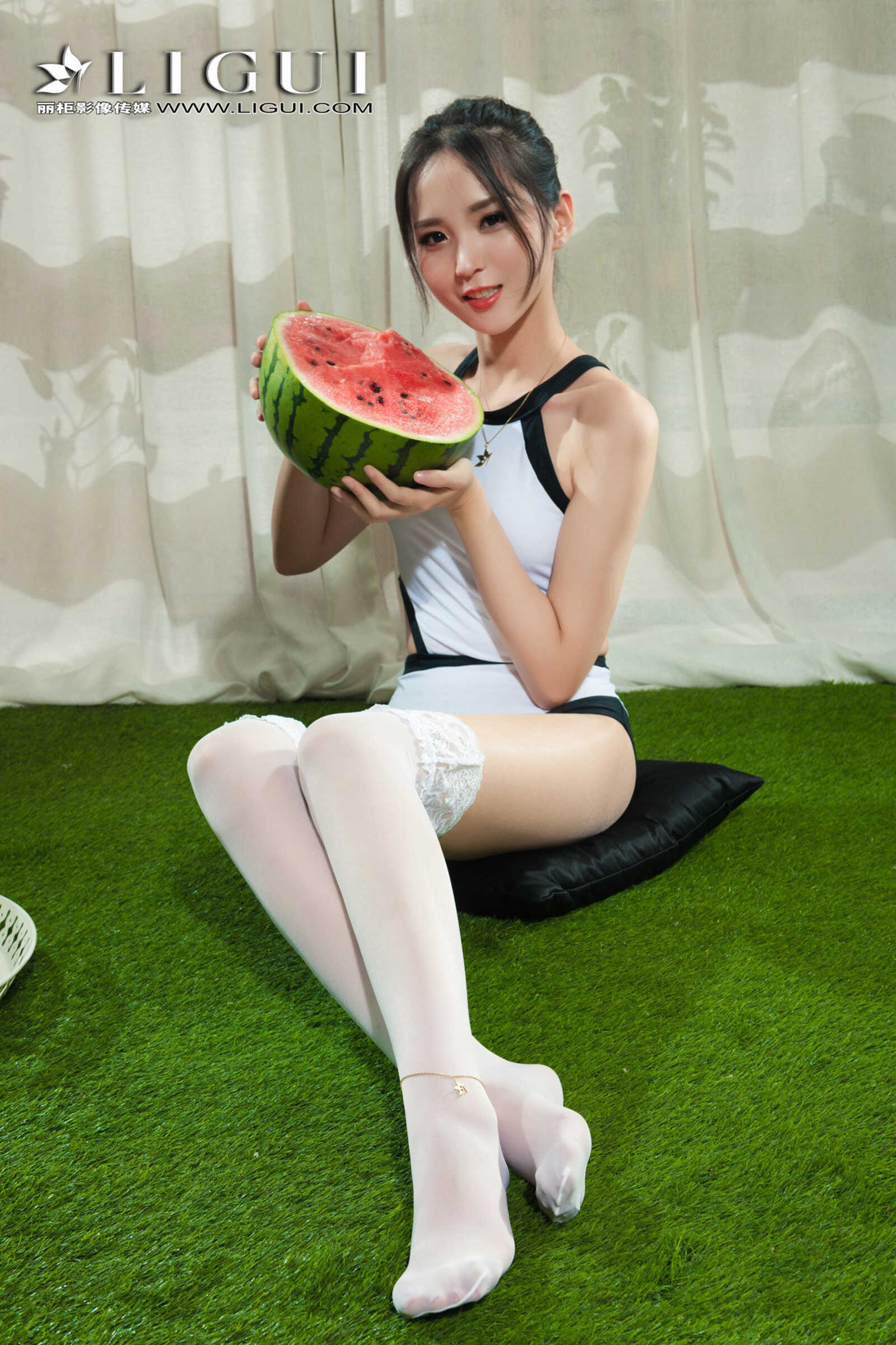 腿模小戈《白丝西瓜少女》 [丽柜Ligui] 网络丽人第17张