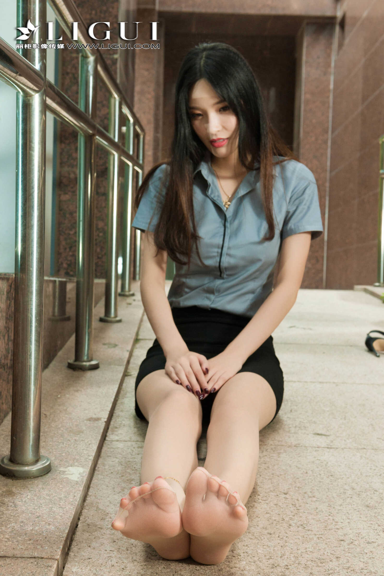 腿模雪糕《街拍丝袜OL》 [丽柜Ligui]第2张