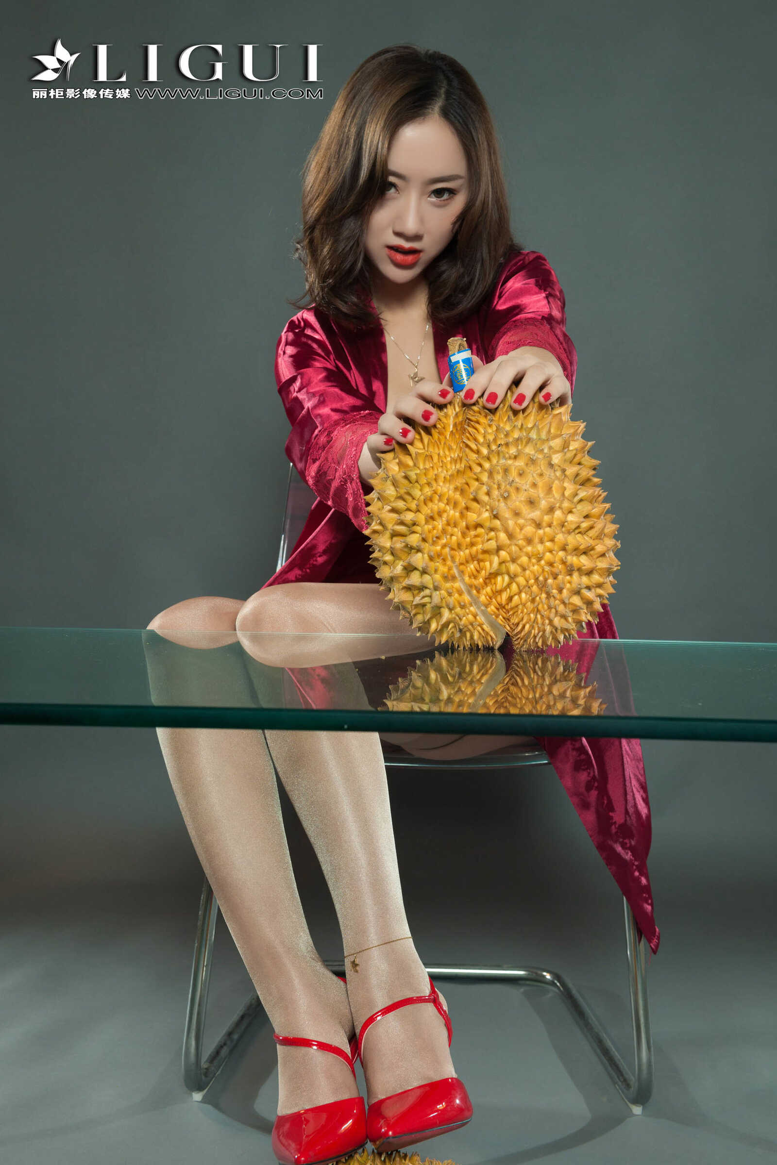 足模然然《榴莲丝袜少妇》 [丽柜Liguil] 写真集第16张