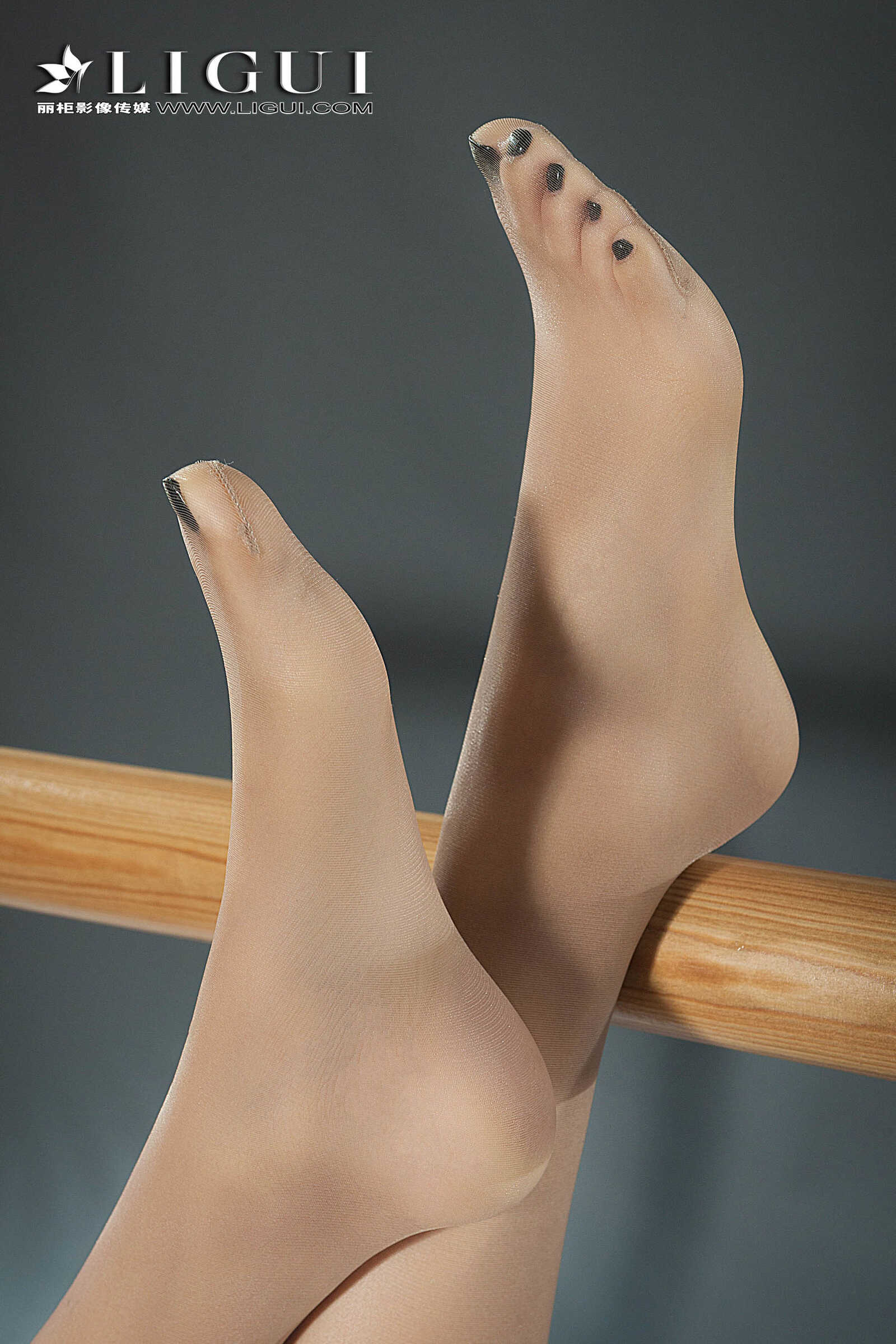 腿模王欣竹《健身丝足女郎》 [丽柜Liguil] 网络丽第3张