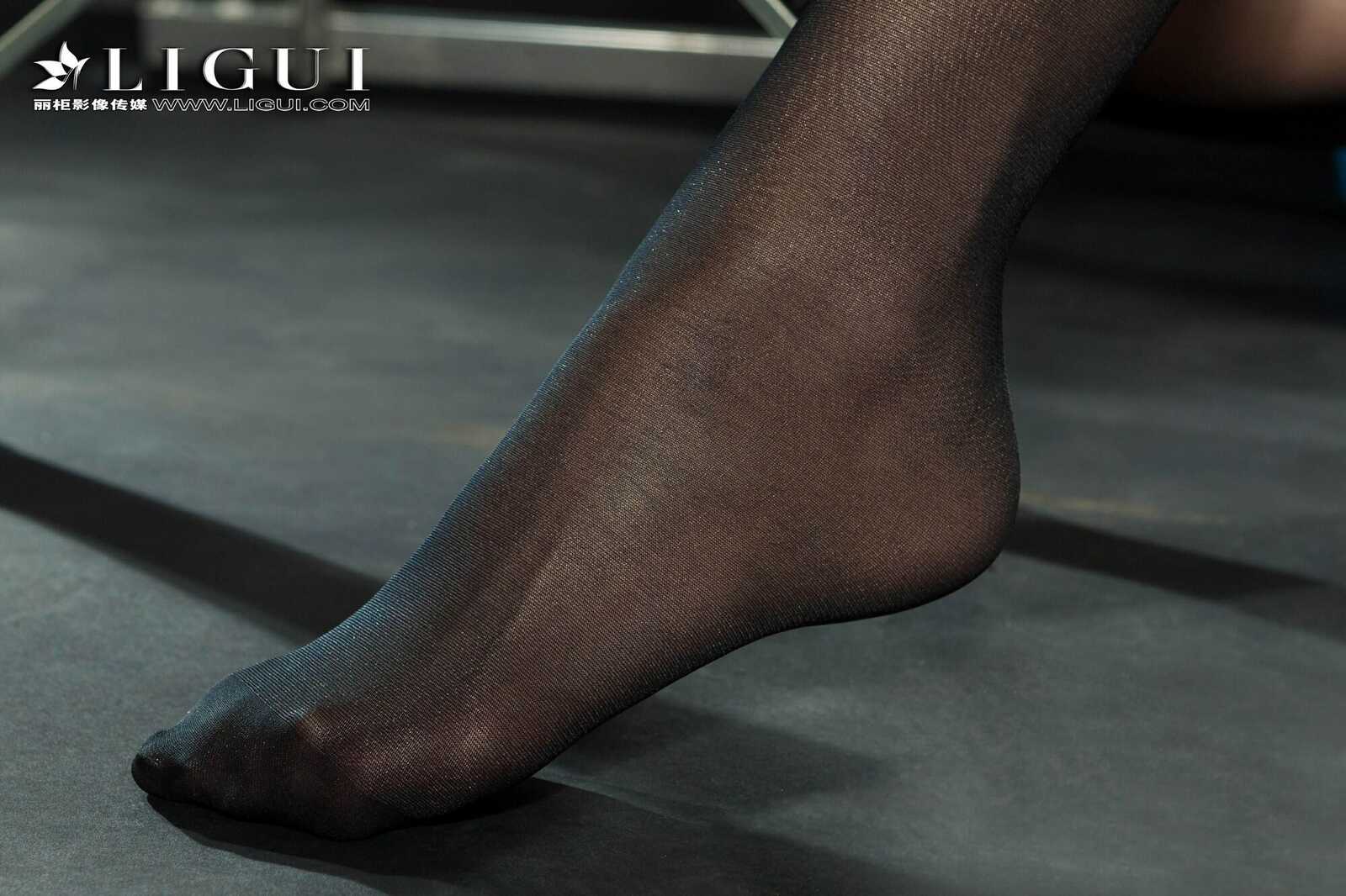 腿模筱筱《黑丝女王调教》 [丽柜Liguil] 网络丽人第6张