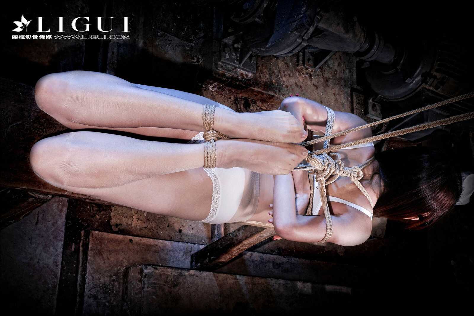 腿模可馨《OL捆绑系列》 [丽柜Liguil] 美束写真集第10张
