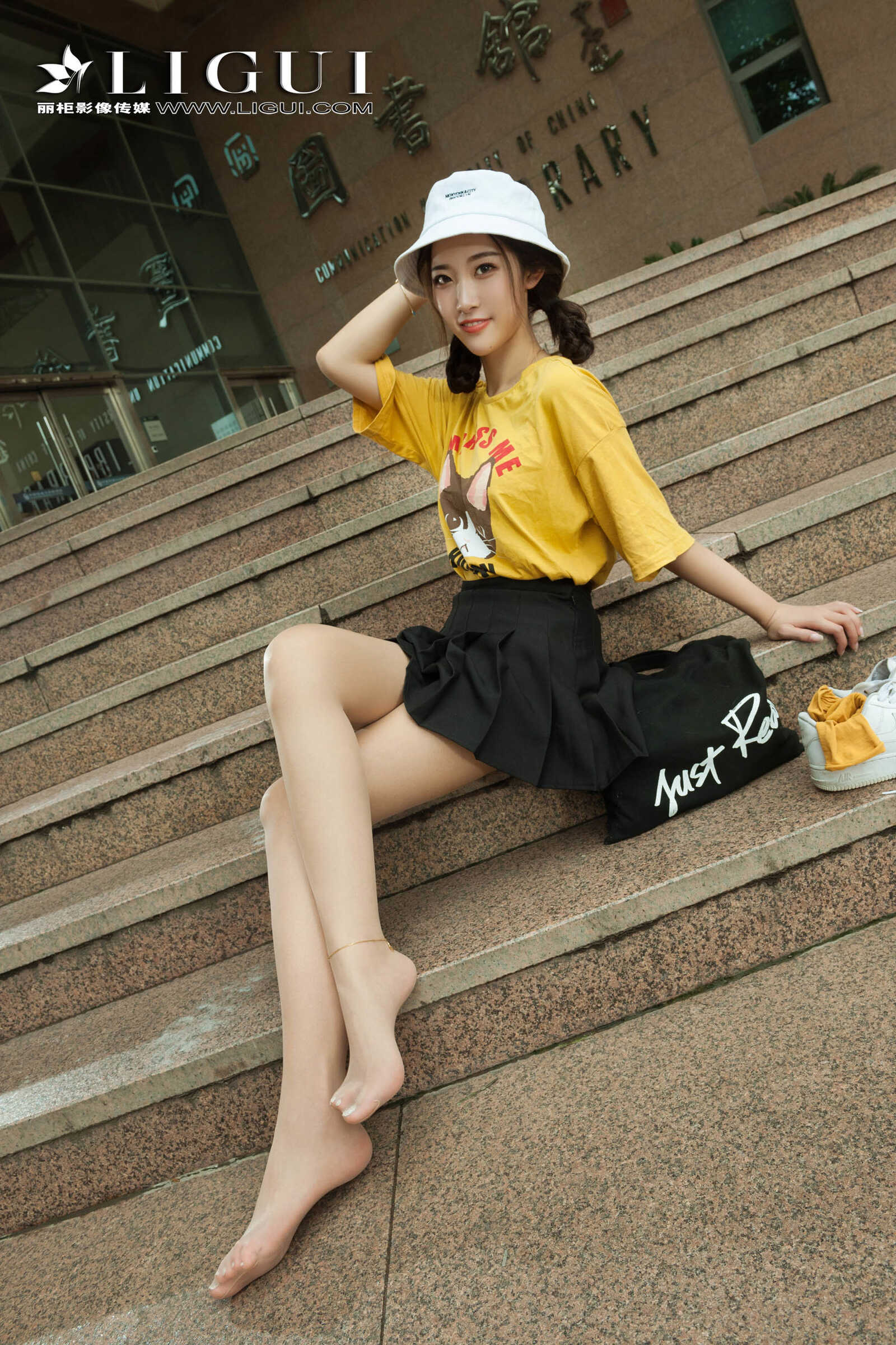 筱筱《街拍时尚少女》 [丽柜Ligui] 写真集第5张