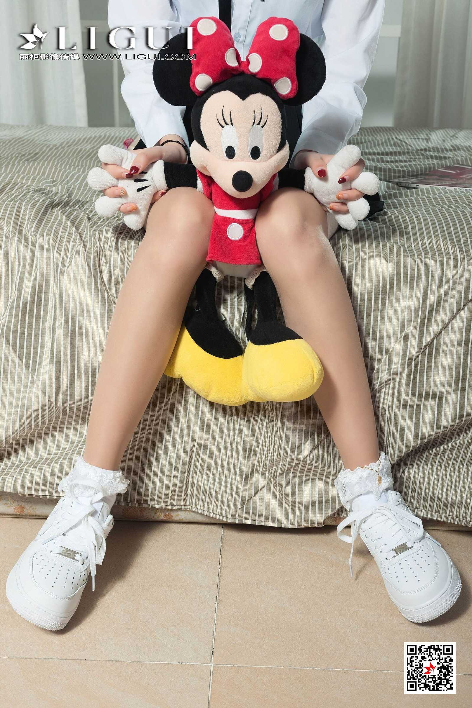 鱼妹《短筒袜玉足》[丽柜Ligui] 网络丽人 写真集第17张