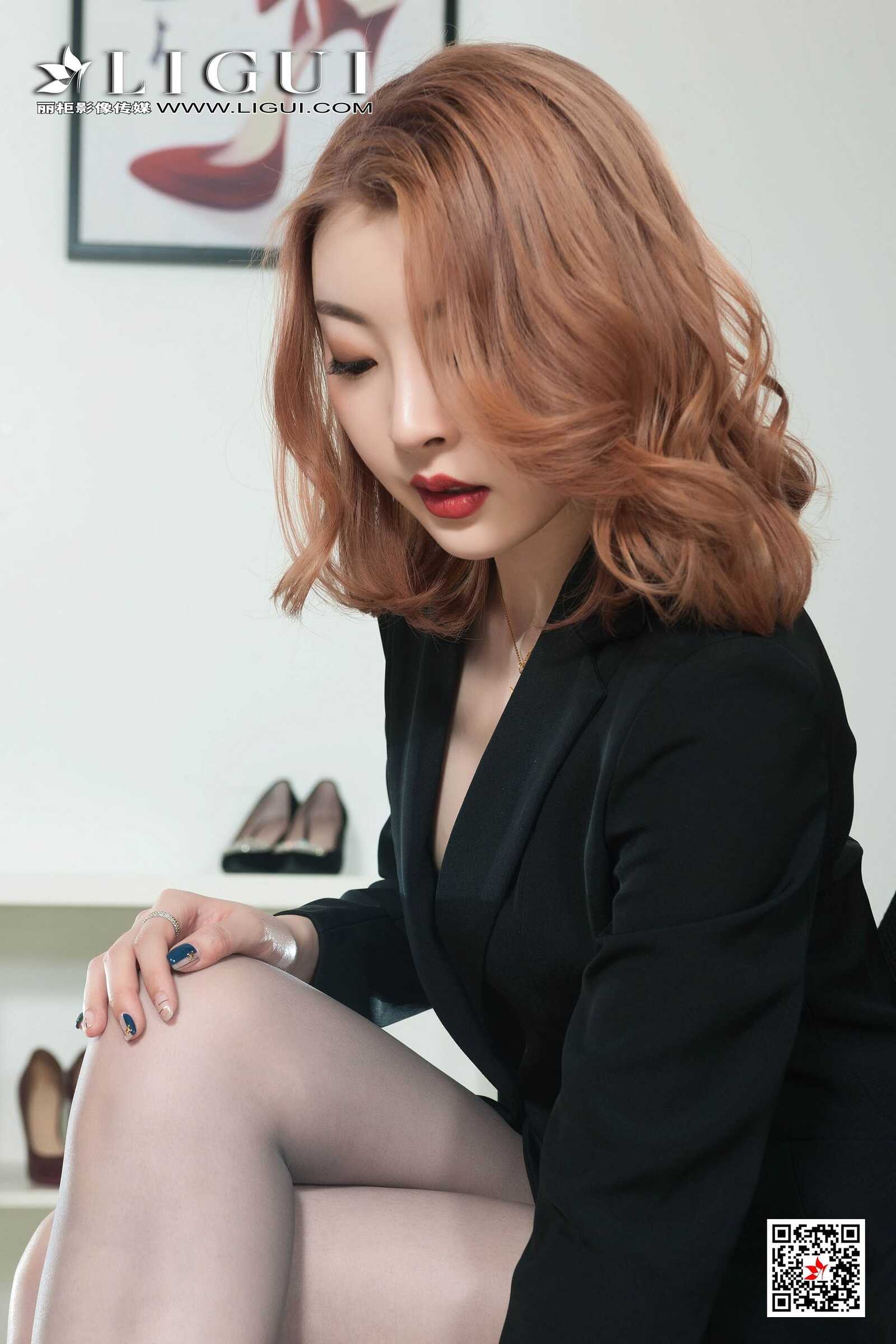 腿模思航《灰丝OL女郎》 [丽柜Ligui] 网络丽人 写第17张