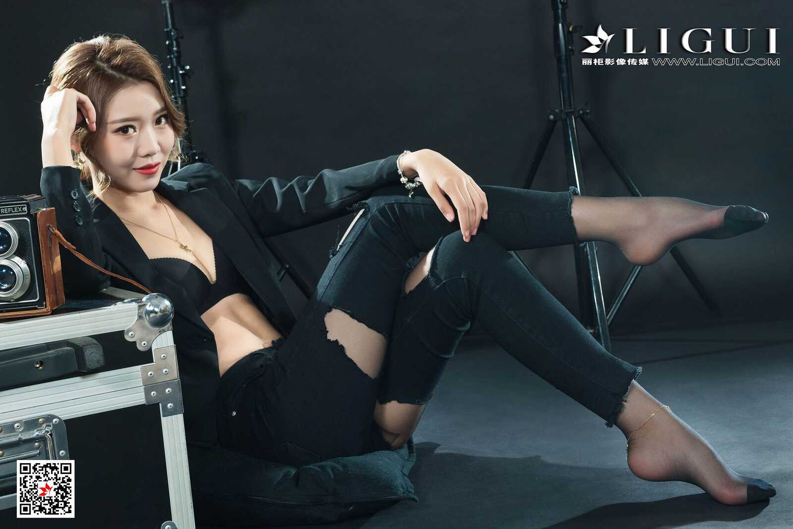 钟情《破洞牛仔黑丝OL》 [丽柜Ligui] 写真集第6张