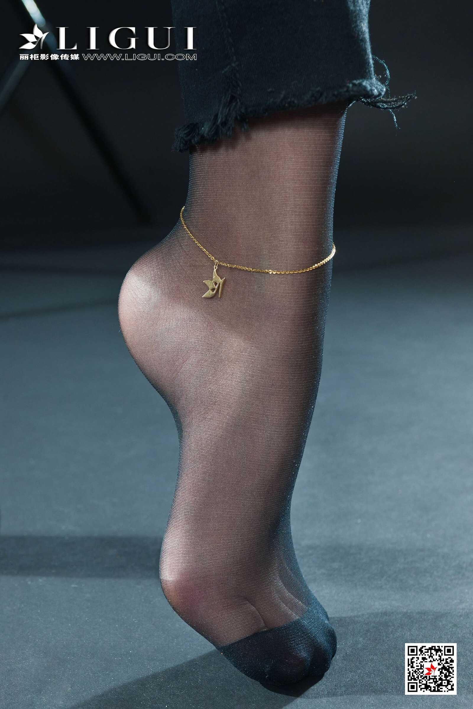 钟情《破洞牛仔黑丝OL》 [丽柜Ligui] 写真集第8张