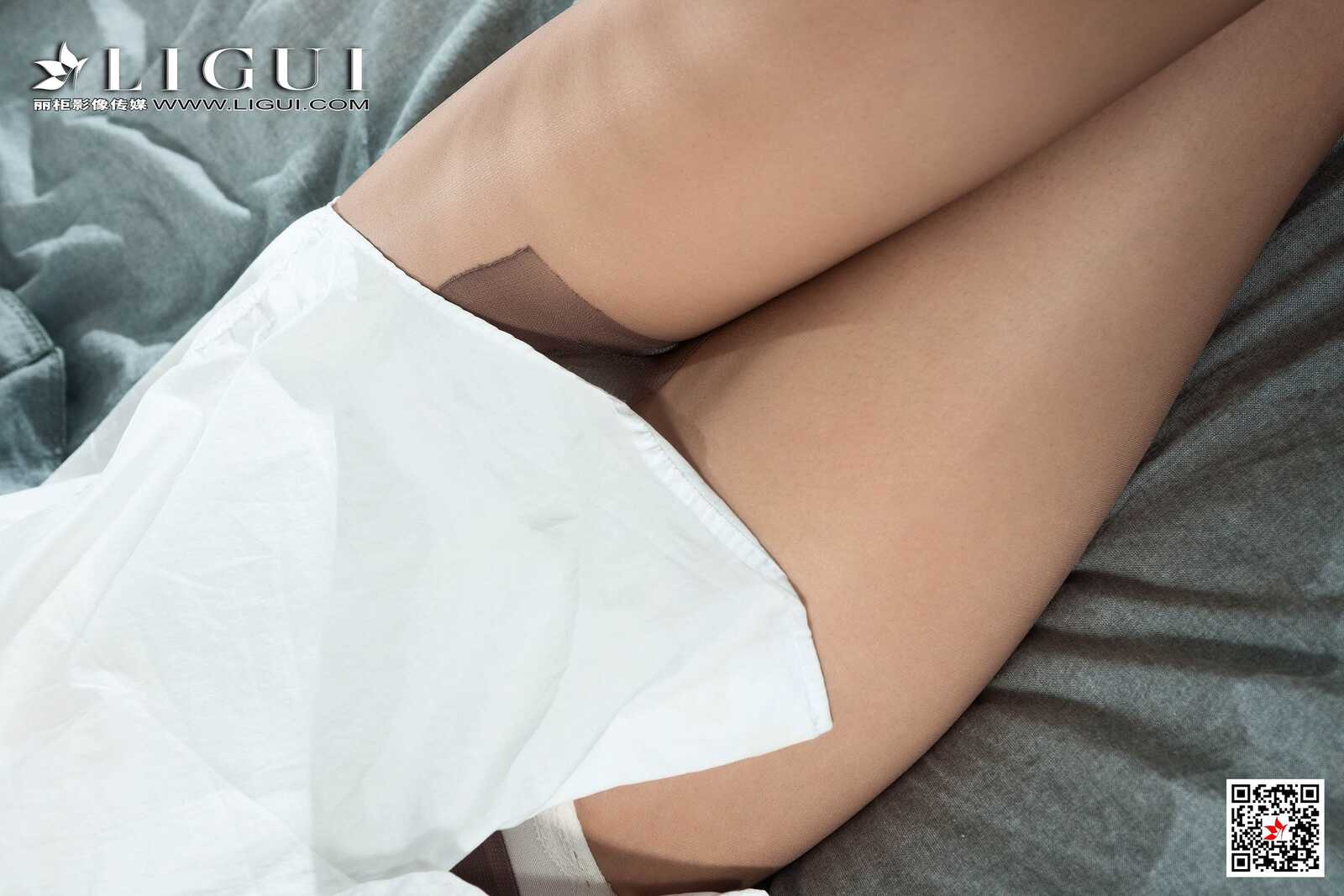 钟情《白衬衫灰丝女神》 [丽柜Ligui] 写真集第1张