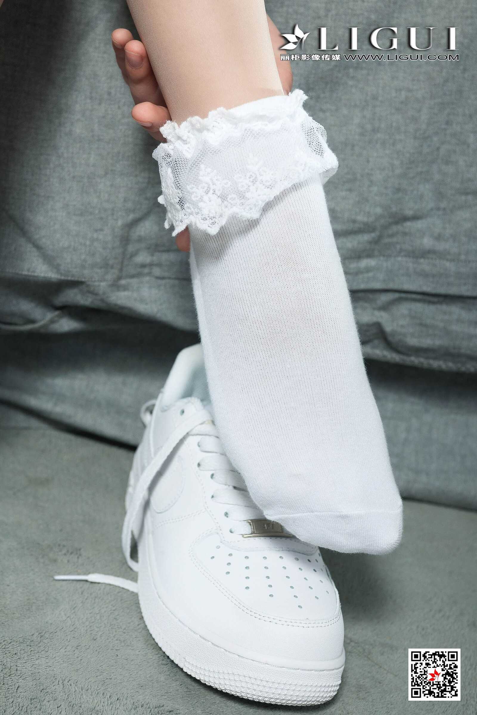 腿模Angelina《制服美腿丝足》 [丽柜Ligui] 写真集第16张
