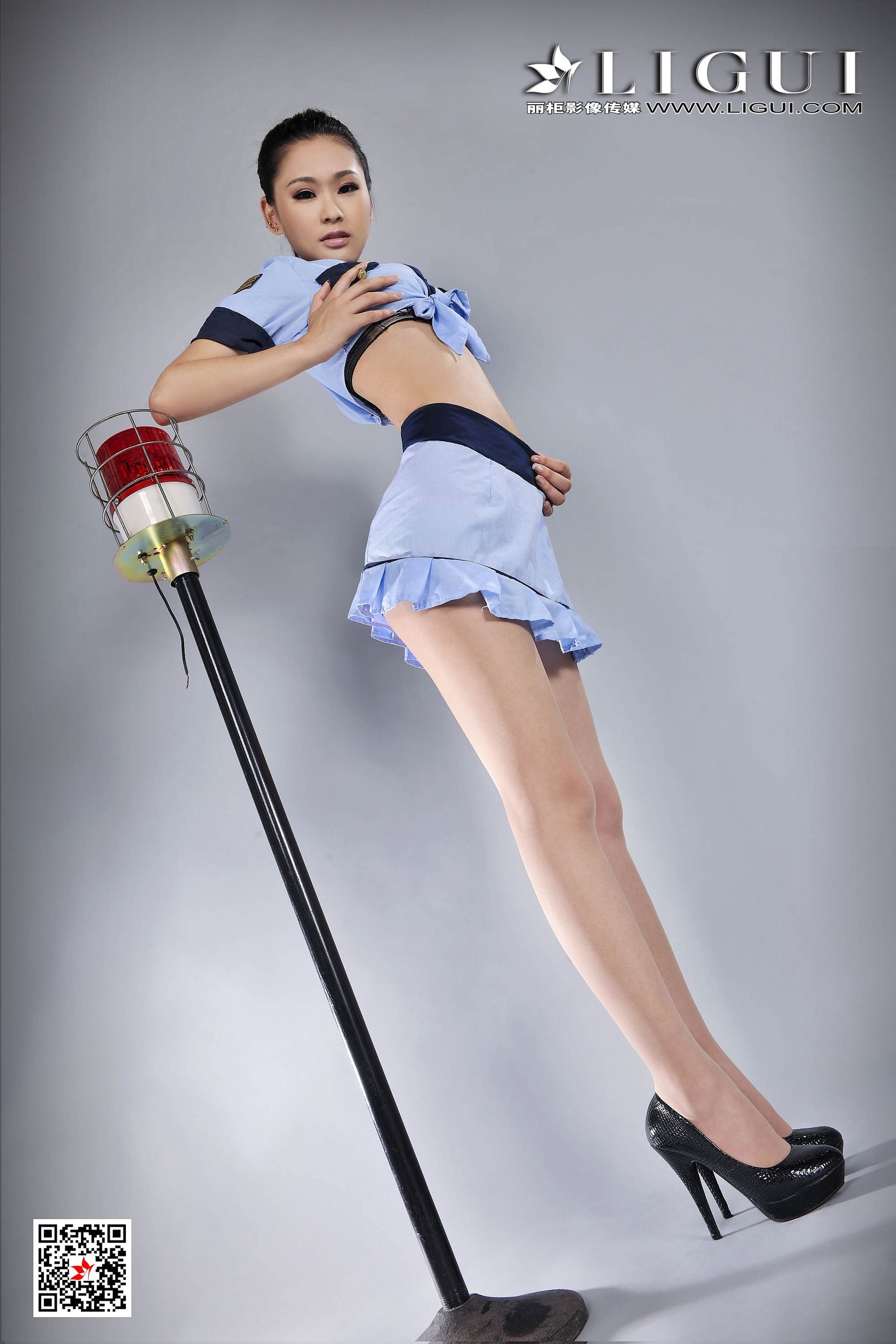 腿模凌凌《制服丝袜美腿》 [丽柜Ligui] 写真集第13张