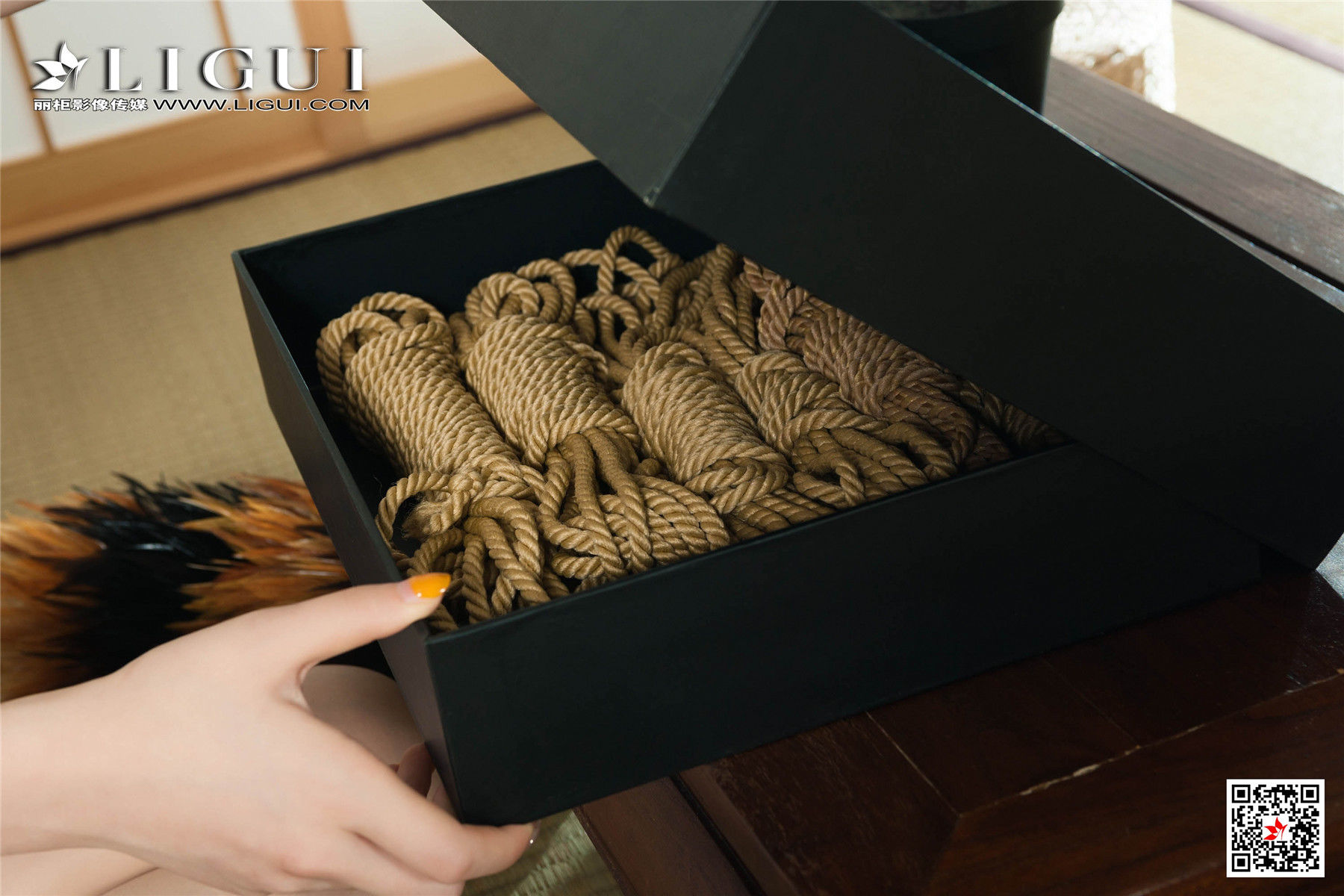 腿模甜甜《女仆绳艺丝足》 [丽柜美束Ligui] 写真第8张