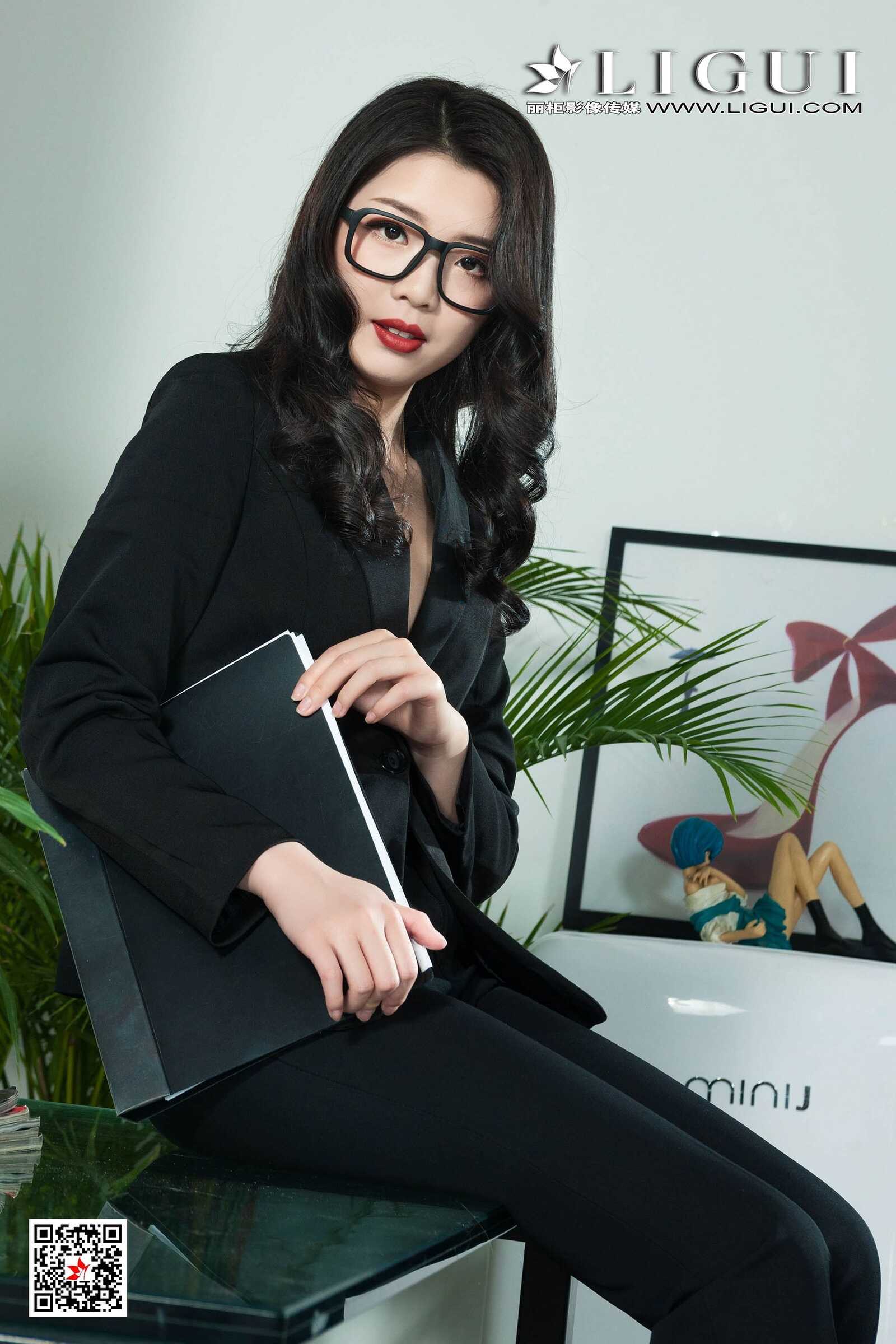 蕾蕾《紧身裤OL美脚高跟》 [丽柜Ligui] 写真集第10张