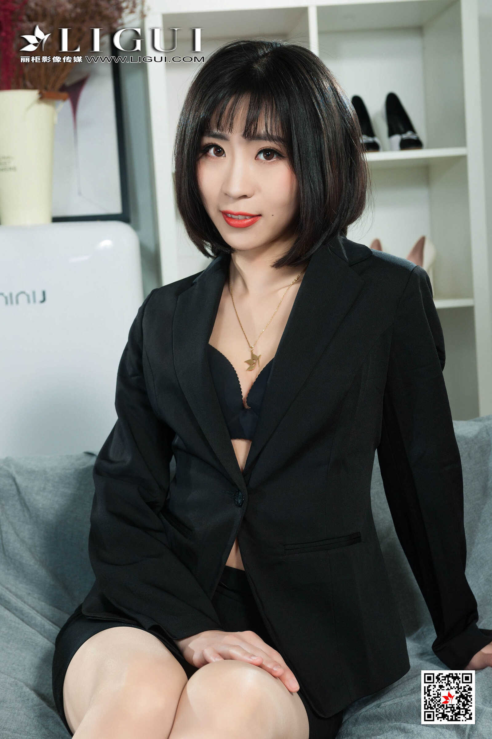 阿笙《西装OL女郎丝足》 [丽柜Ligui] 写真集第14张
