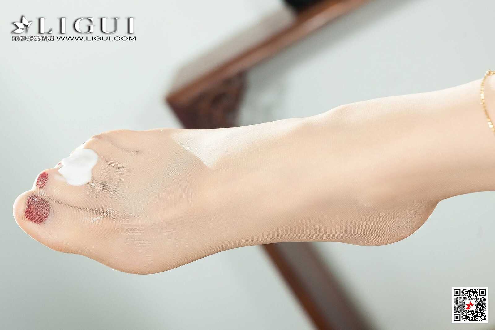 兔子《和服水果丝足诱惑》 [丽柜Ligui] 丝袜玉足第1张