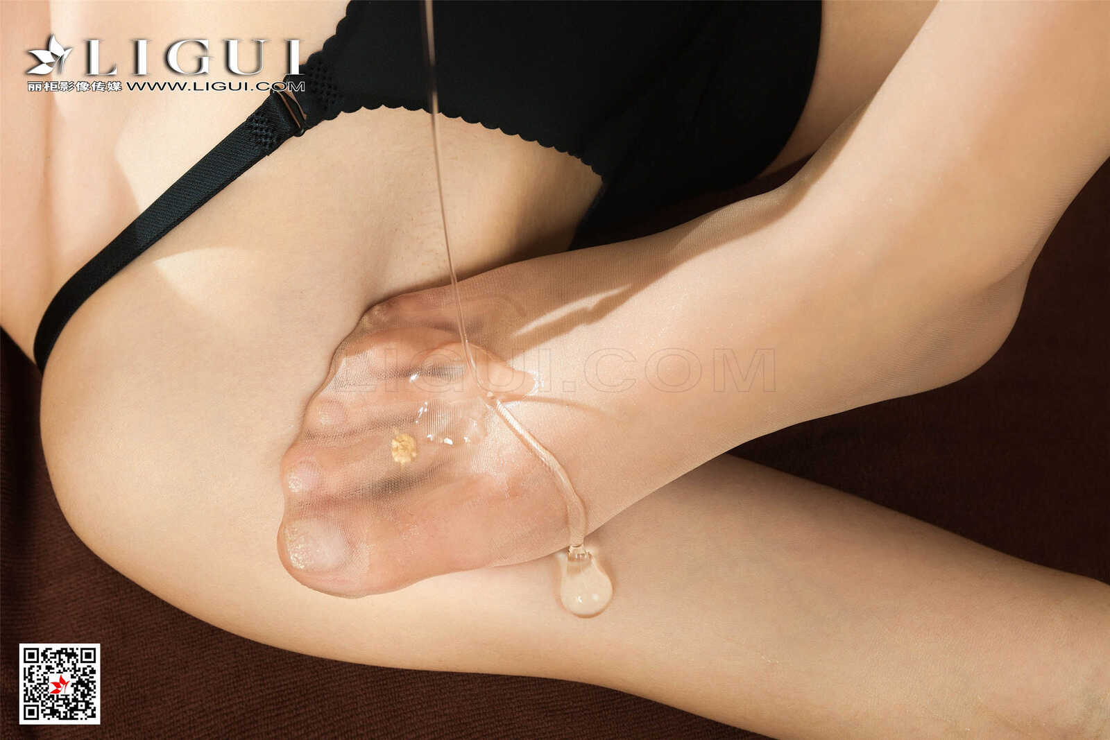 安娜Anna&amp;amp;凉儿《精油踩背丝足诱惑》 [丽柜LI第3张