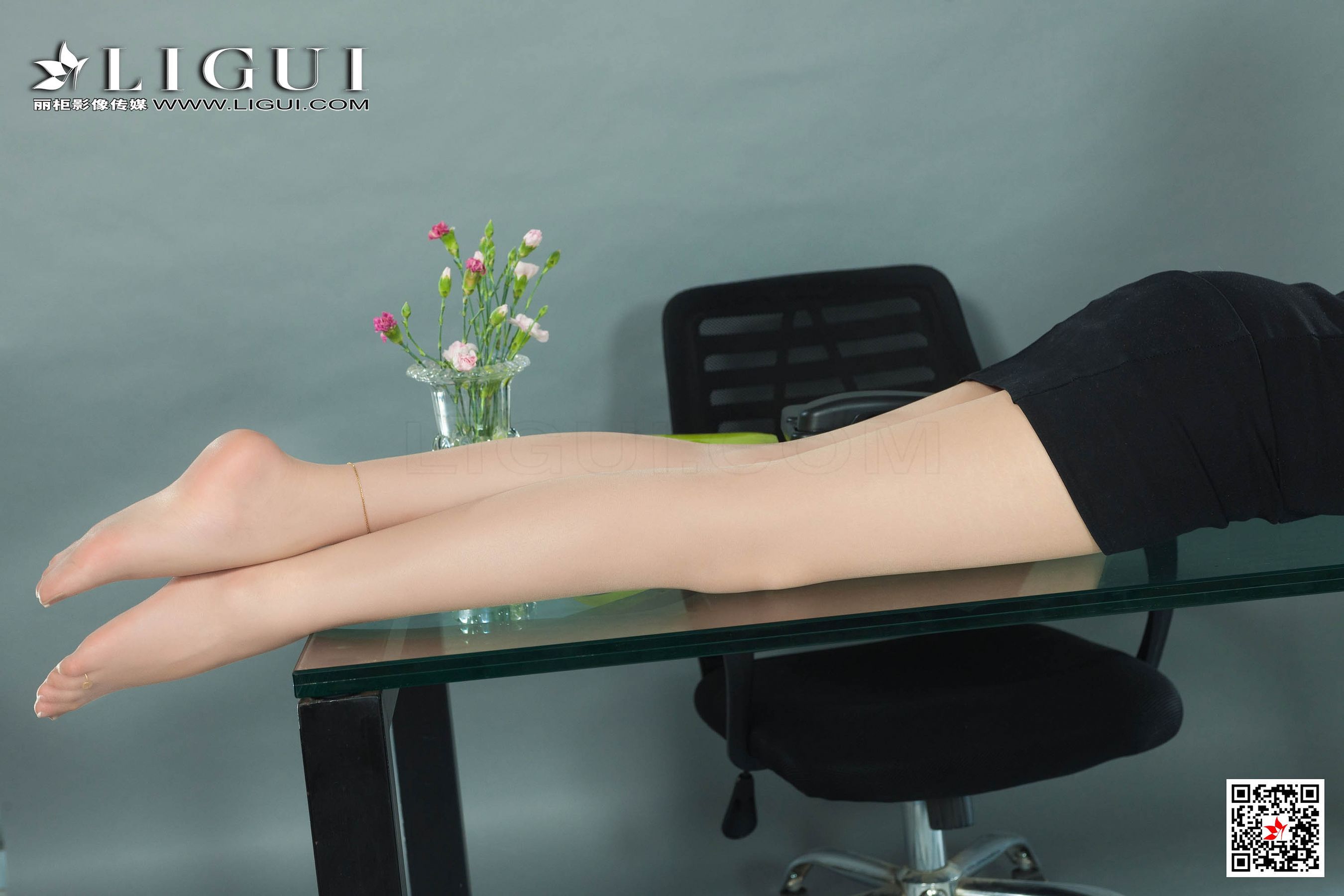 瑶瑶《OL小秘丝足美腿》 [丽柜LIGUI] 网络丽人 写第4张