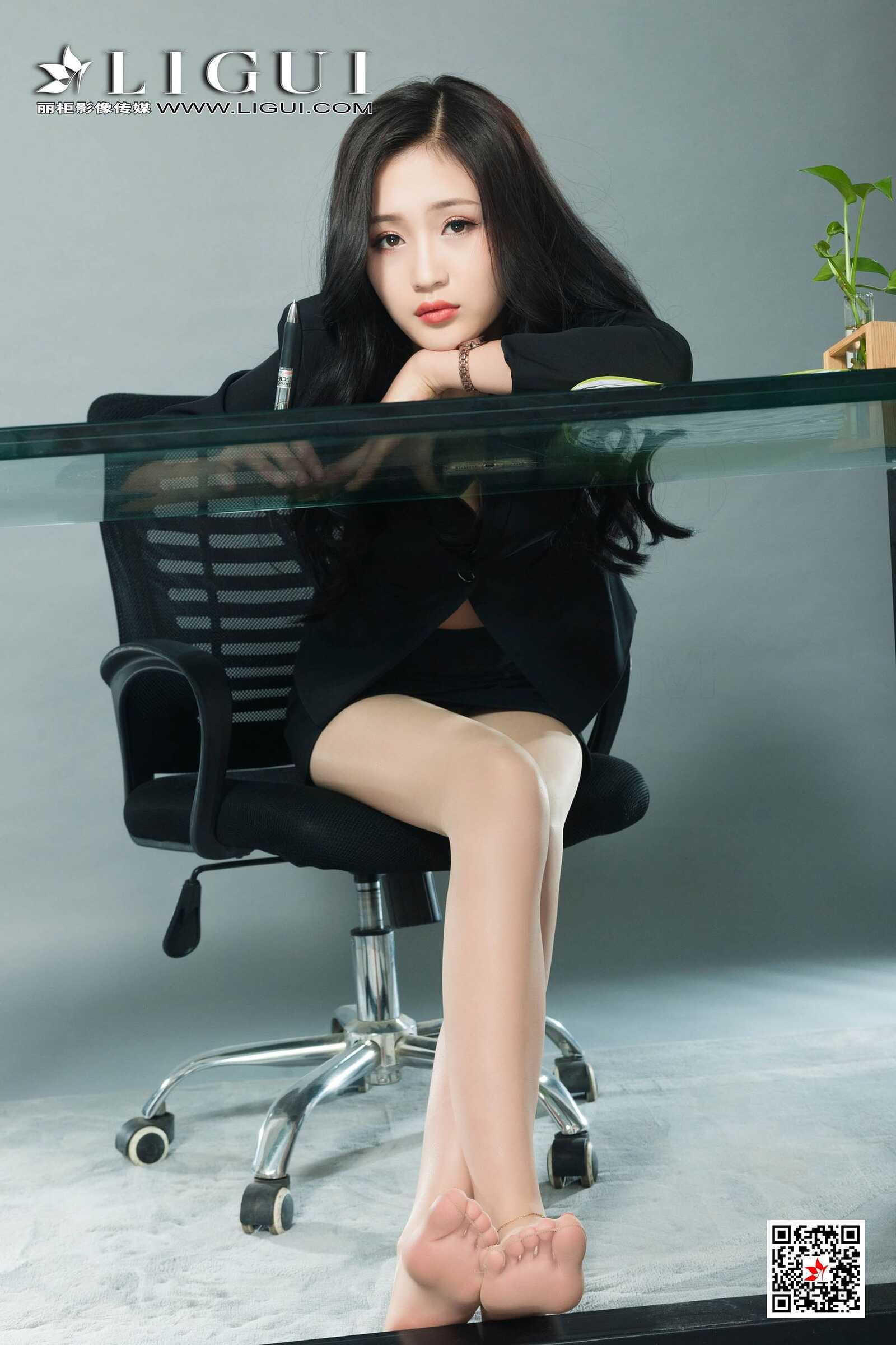 腿模玲玲《肉丝美腿OL》 [丽柜LIGUI] 网络丽人 写第16张