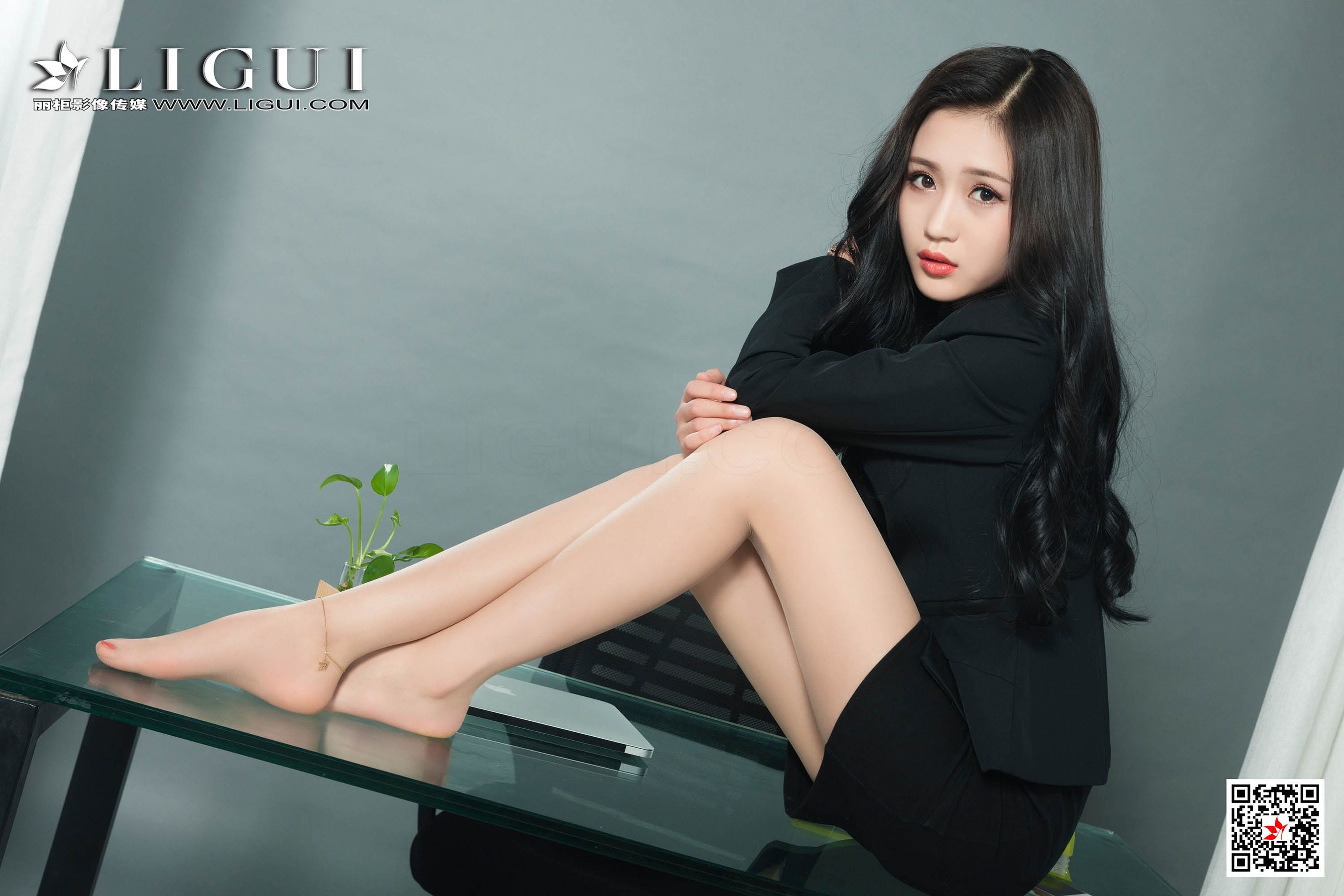 腿模玲玲《肉丝美腿OL》 [丽柜LIGUI] 网络丽人 写第6张