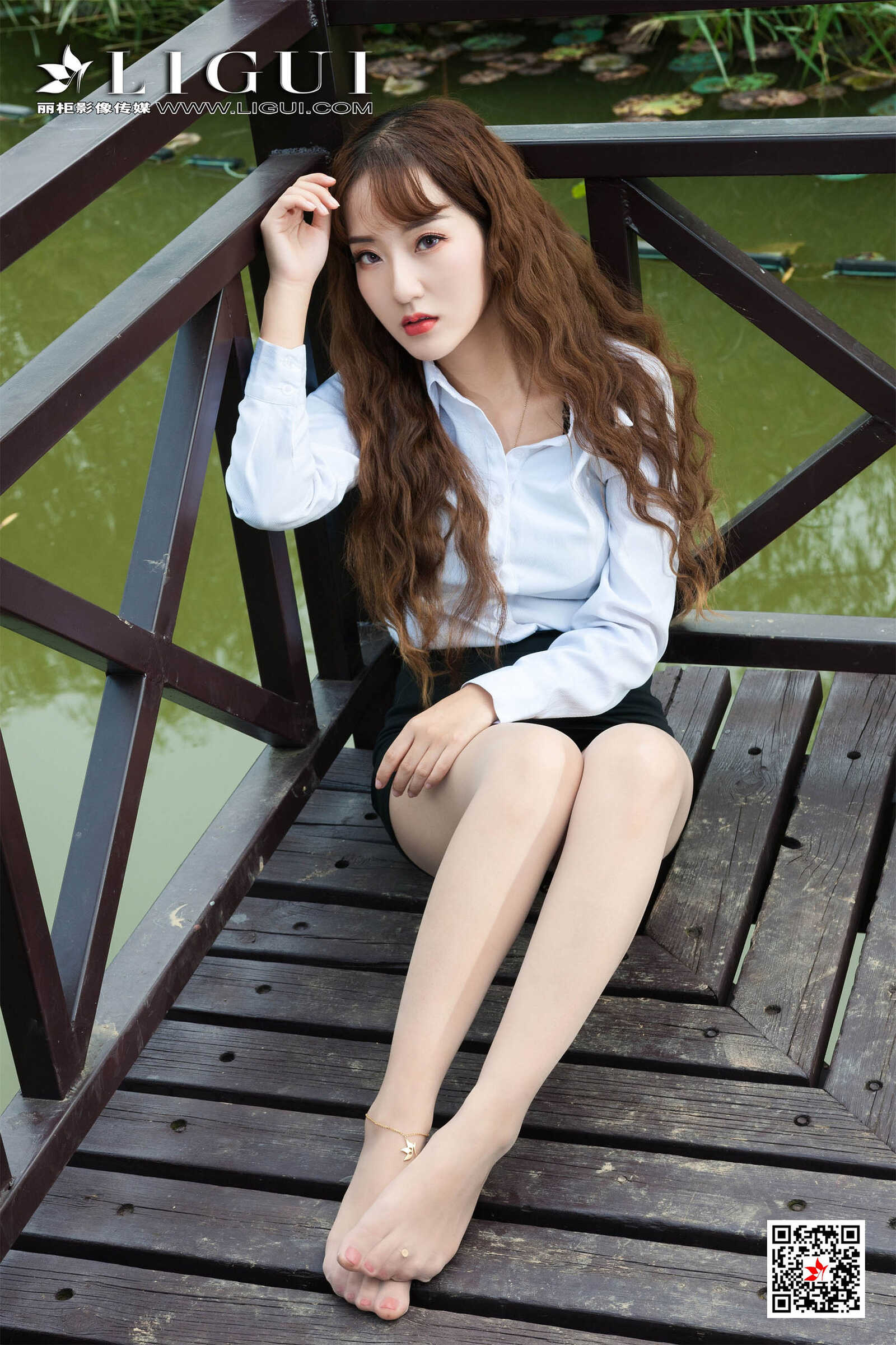 Model 汐汐《小清新户外OL美腿丝足》 [丽柜LiGui]第10张