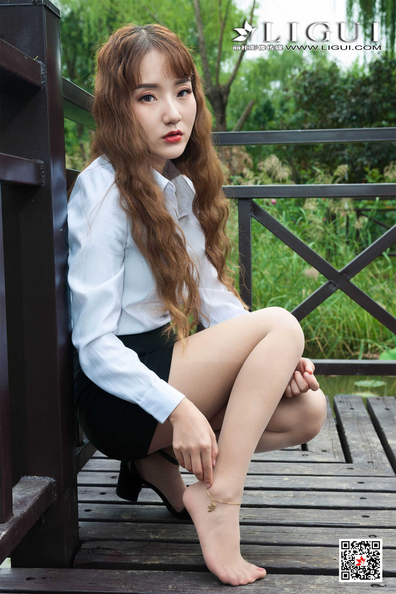 Model 汐汐《小清新户外OL美腿丝足》 [丽柜LiGui]第8张