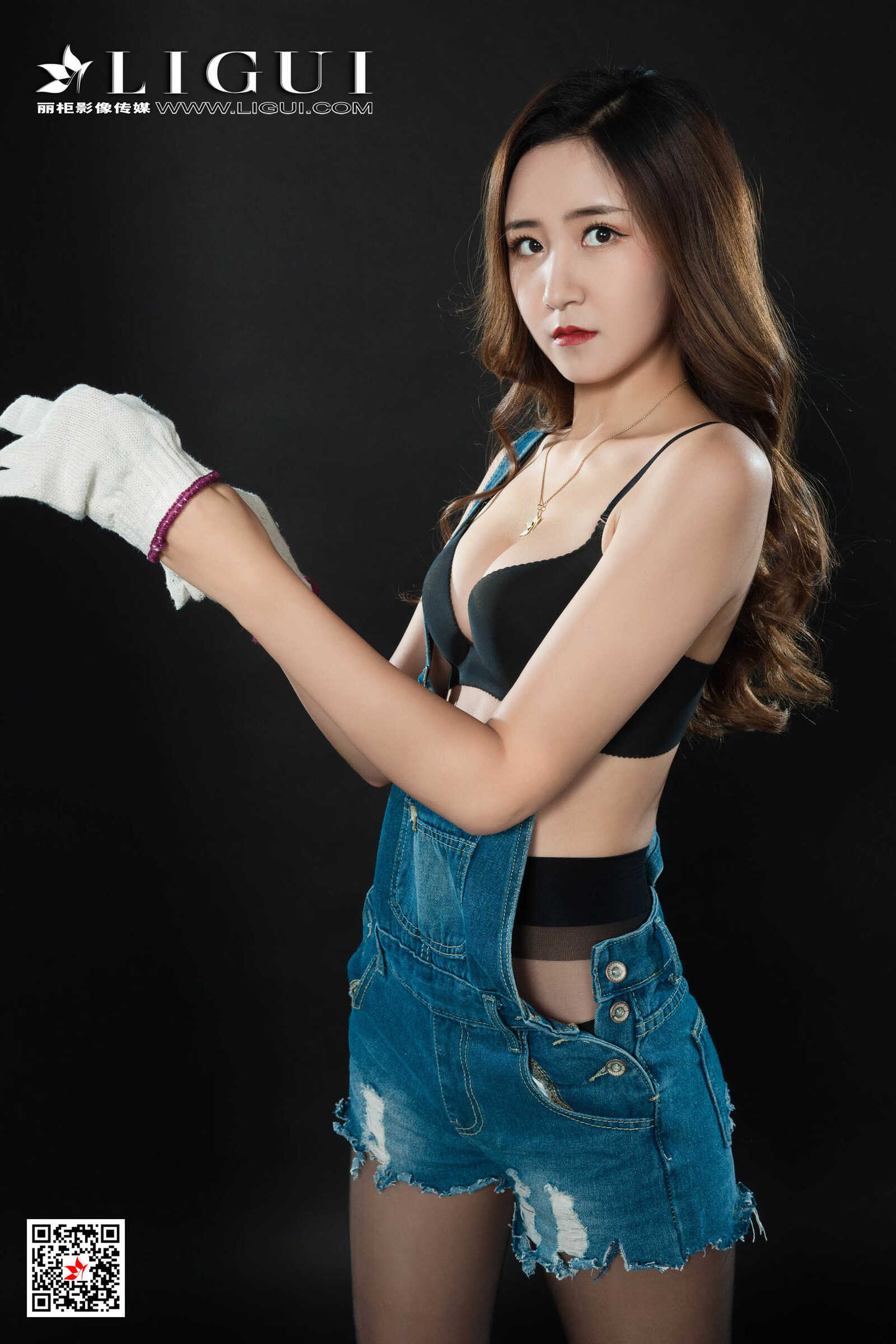 允娜《黑丝吊带牛仔女神》 [丽柜Ligui] 写真集第15张