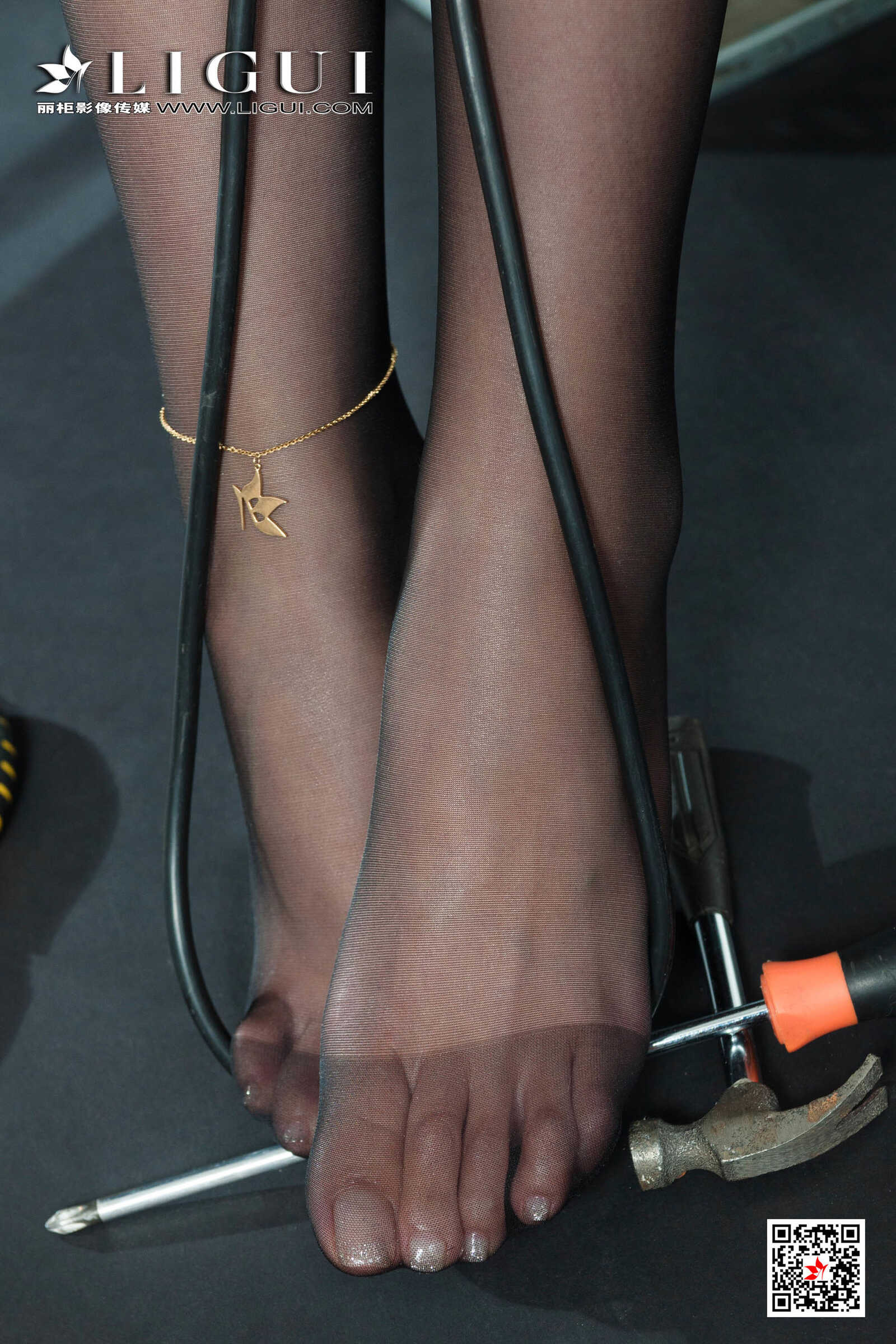 允娜《黑丝吊带牛仔女神》 [丽柜Ligui] 写真集第9张