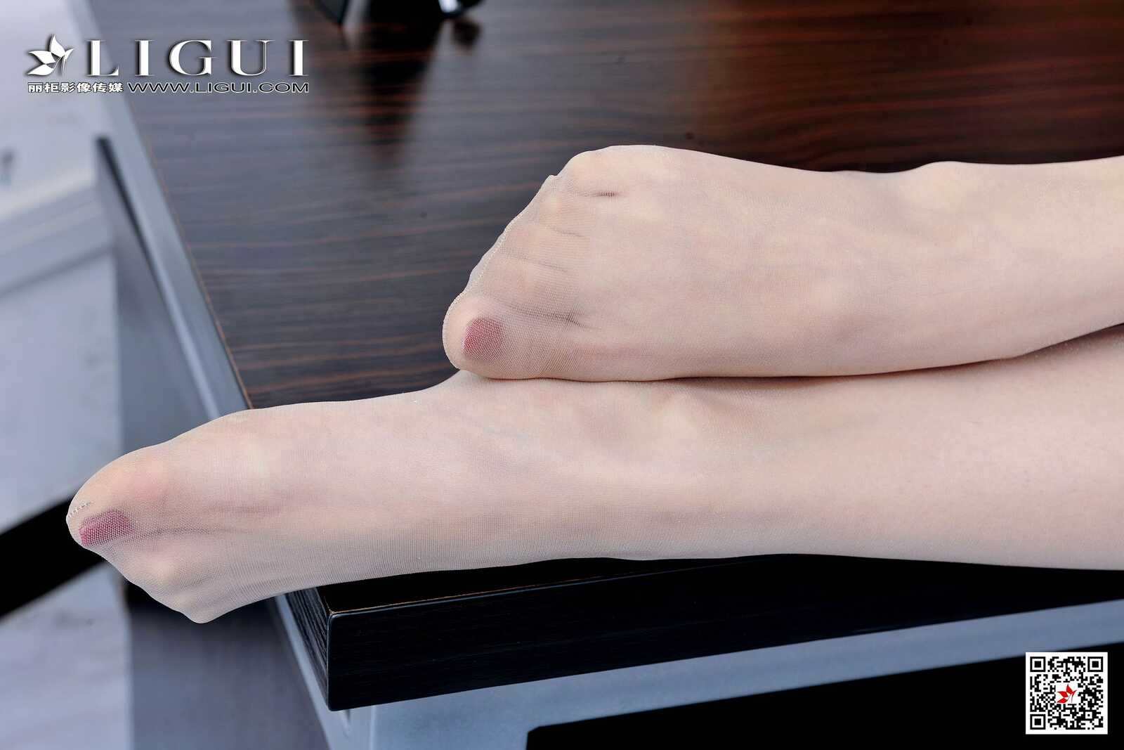 可馨《办公室肉丝袜美腿》 [丽柜Ligui] 写真集第1张
