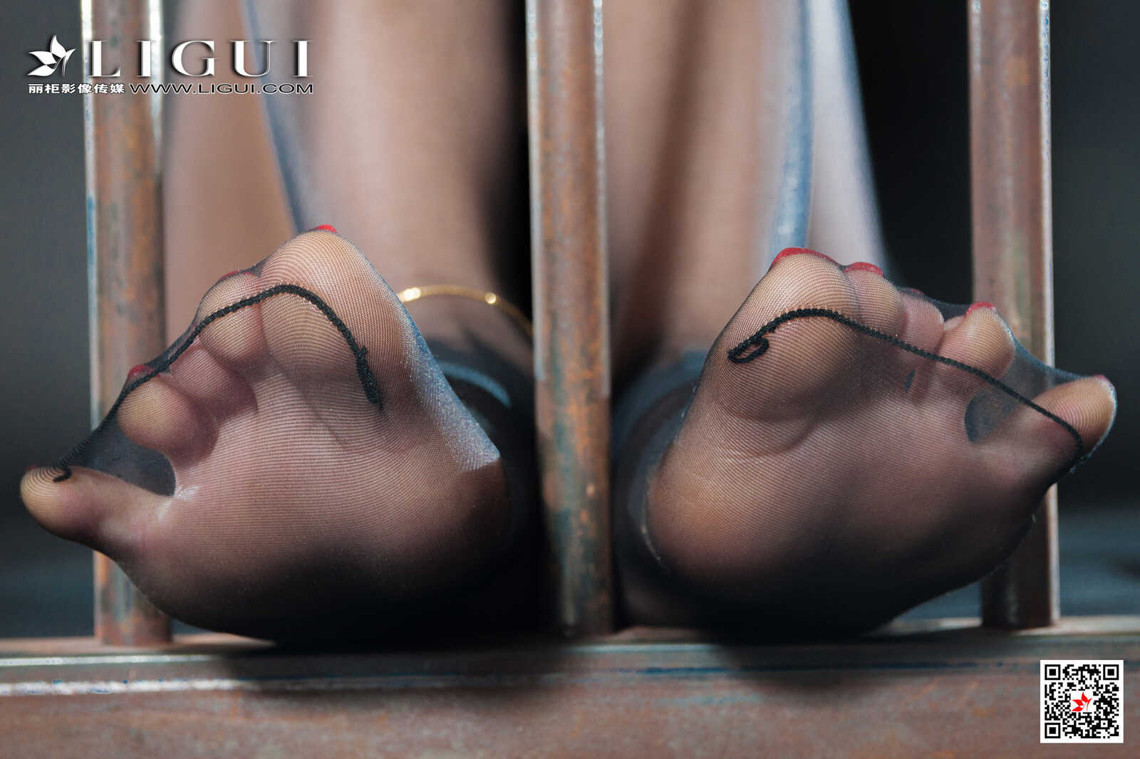 腿模Xilly《监狱黑丝女王》 [丽柜Ligui] 写真集第4张