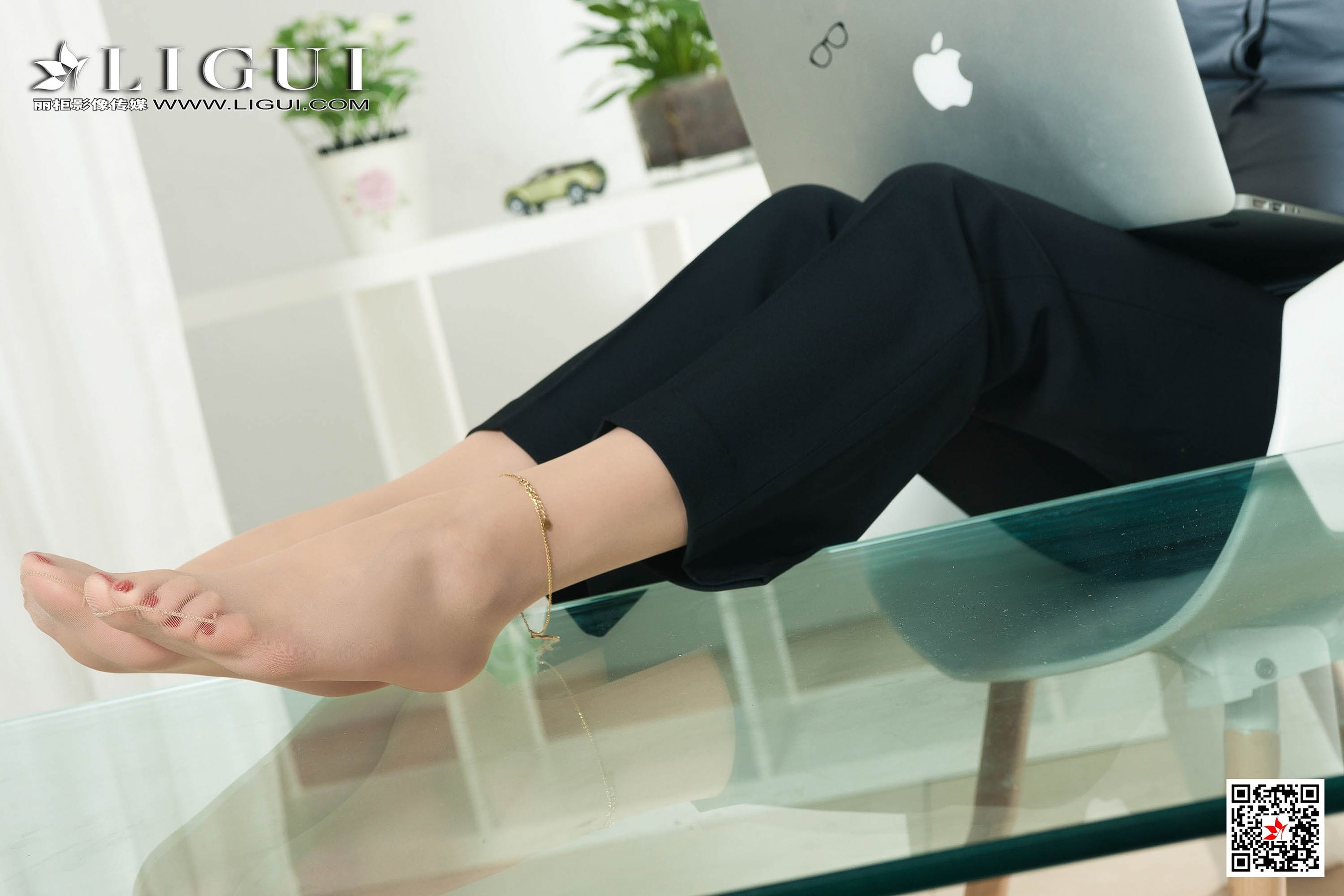 苏曼《紧身裤OL女郎》 [丽柜Ligui] 网络丽人 写真第5张