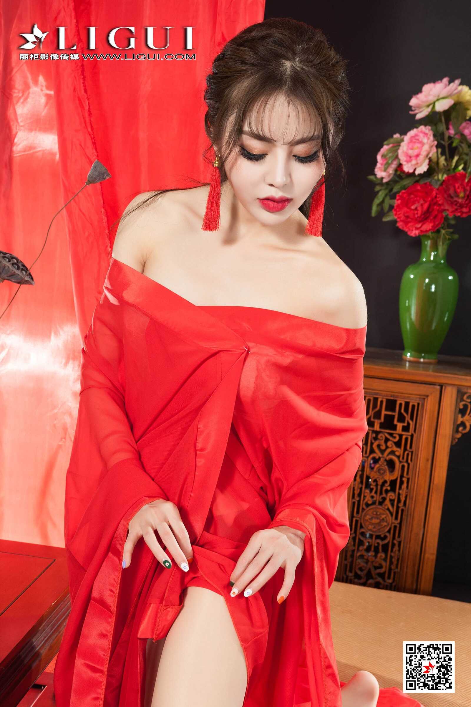 Model 凉儿《古色古香的丝足》 [丽柜Ligui] 写真集第17张