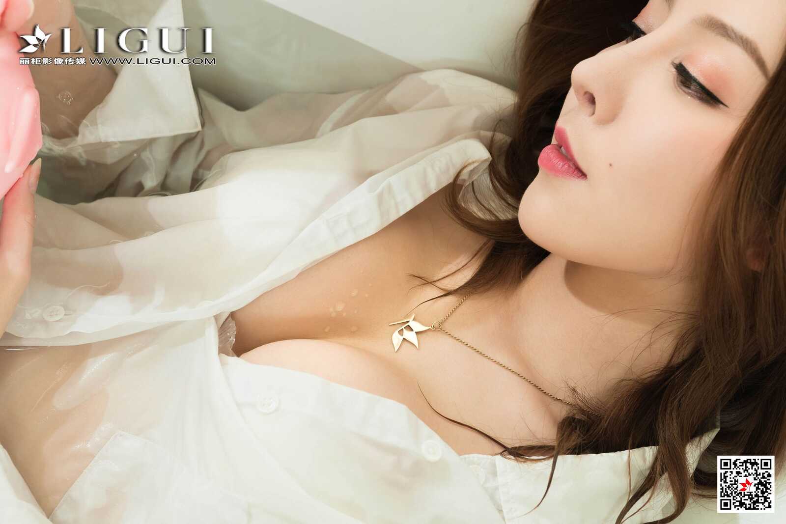 Model 兔子《浴室白衬衫湿身丝足》 [丽柜Ligui] 写第12张