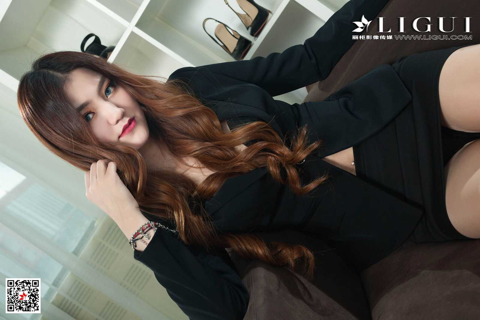 Model 小艺《肉丝袜OL》 [丽柜Ligui] 写真集第3张