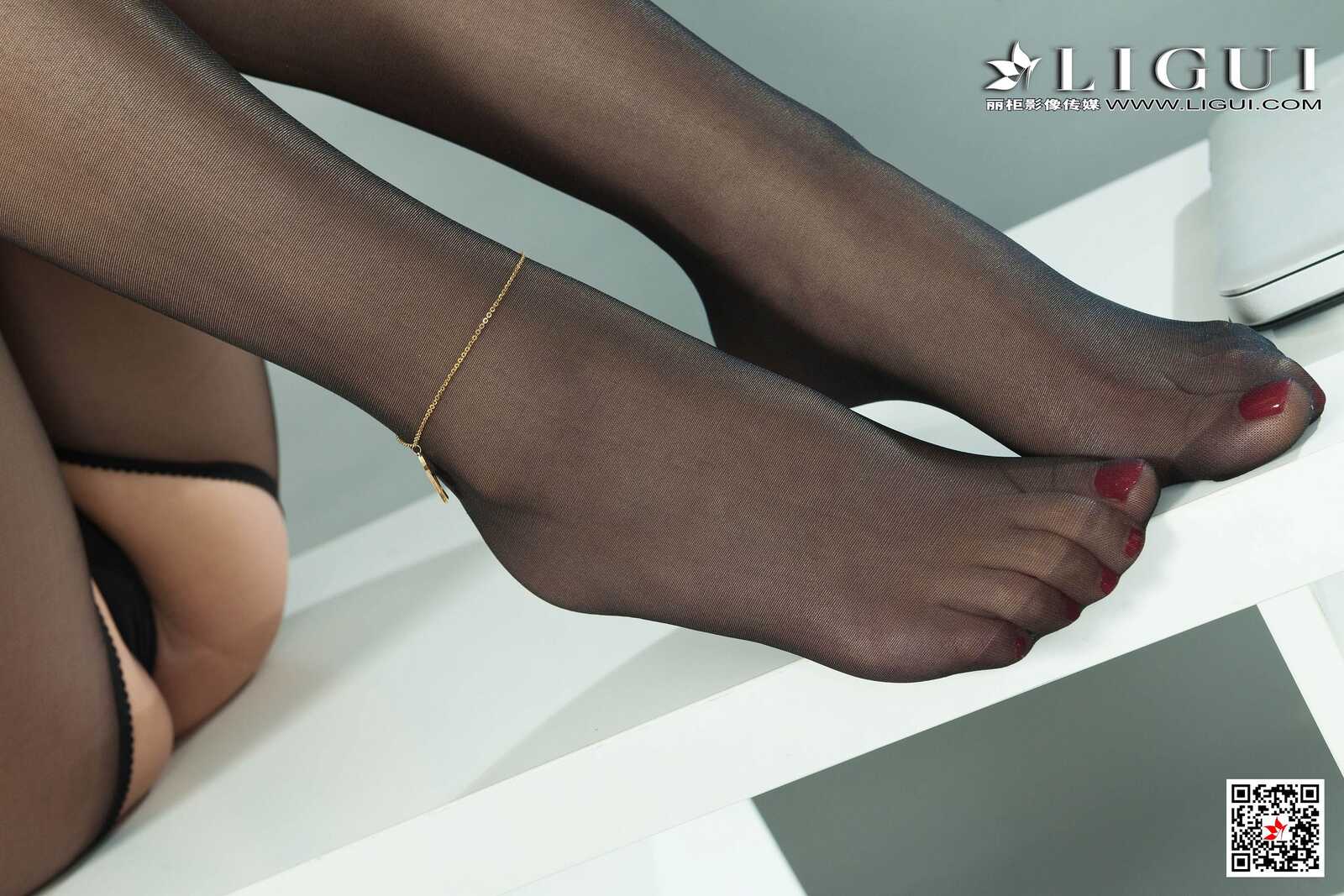 Model 文芮《黑丝袜高跟诱惑》 [丽柜LIGUI] 写真集第3张