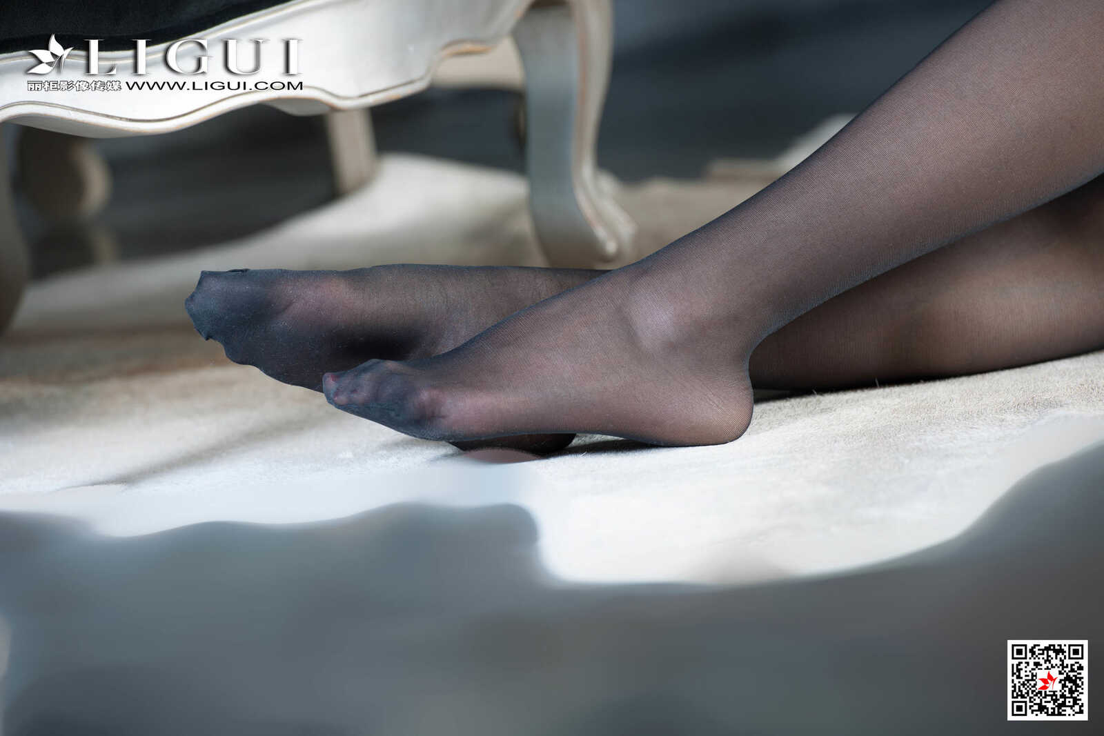 Model 雷小慧《黑丝白衬衫》 [丽柜Ligui] 写真集第1张