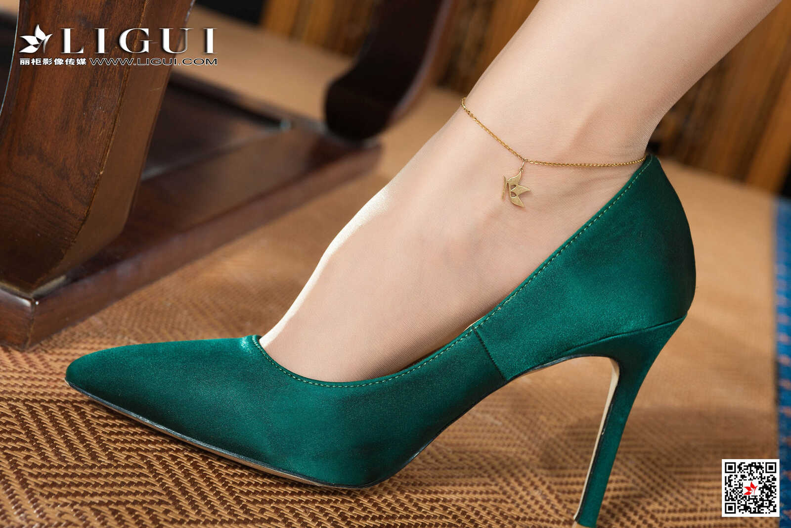 Model 凉儿《水果沙拉丝足诱惑》 [丽柜Ligui] 写真第3张