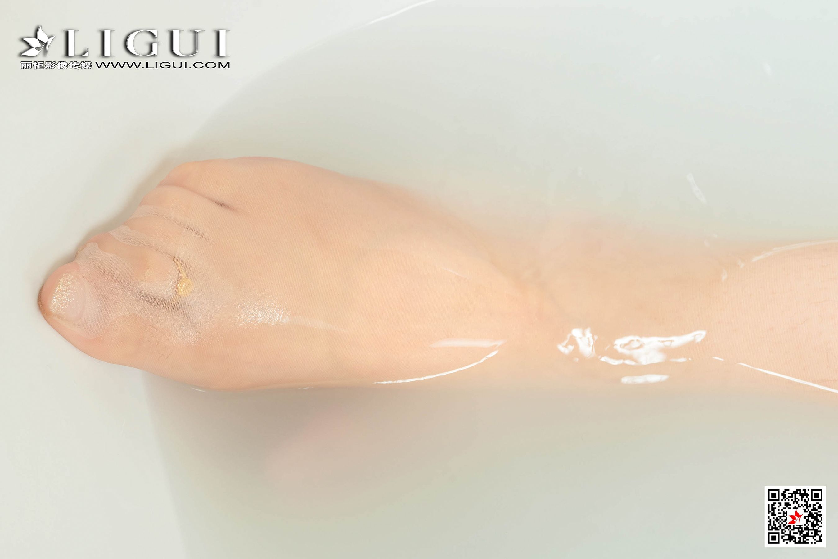 Model 安娜《浴室白衬衫丝足》 [丽柜LIGUI] 写真集第7张