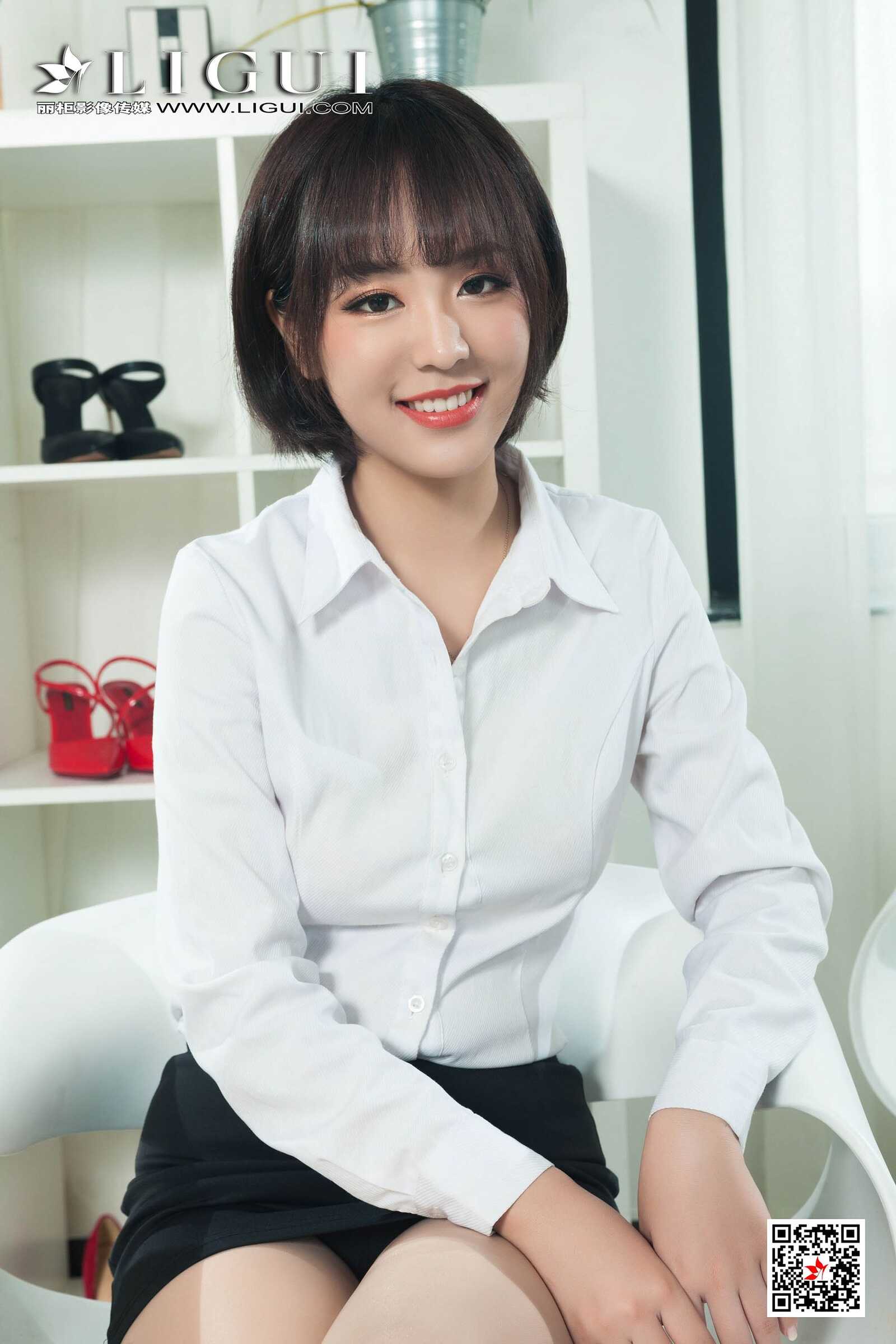 Model 梓瑜《长腿肉丝小秘书》 [丽柜Ligui] 写真集第15张