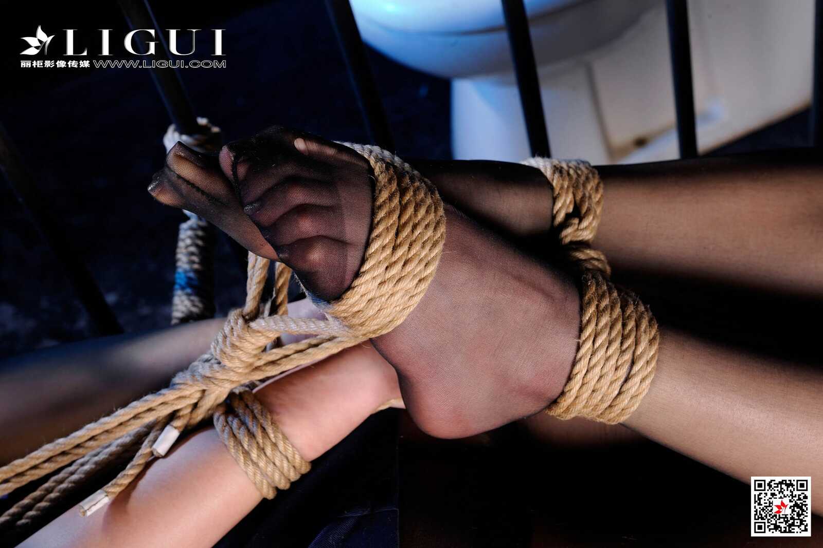 Model 桃子《黑丝空姐捆绑绳艺》 [丽柜美束Ligui第6张