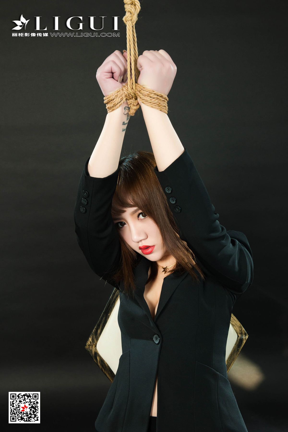 [Ligui丽柜] 2020.11.27《惩戒秘书》多多 在线浏览第3张